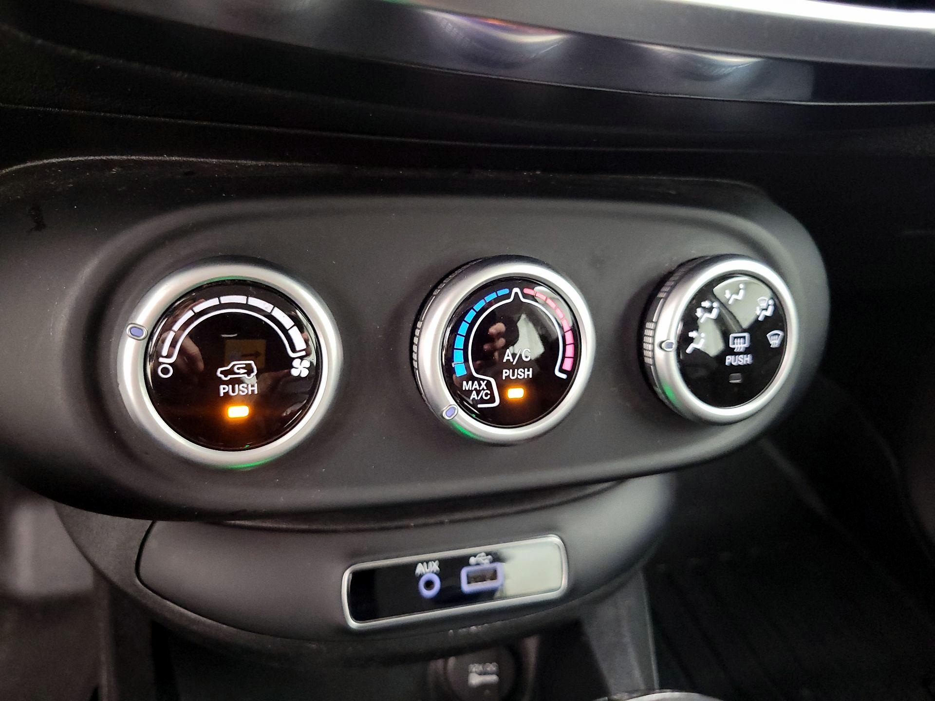 Thumbnail: 2017 Fiat 500X - 16
