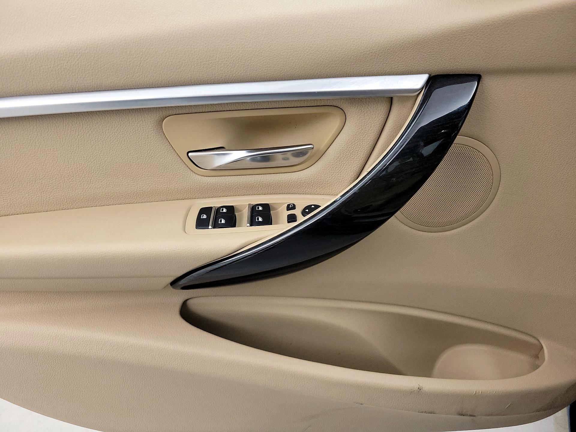Thumbnail: 2016 BMW 3 Series - 12