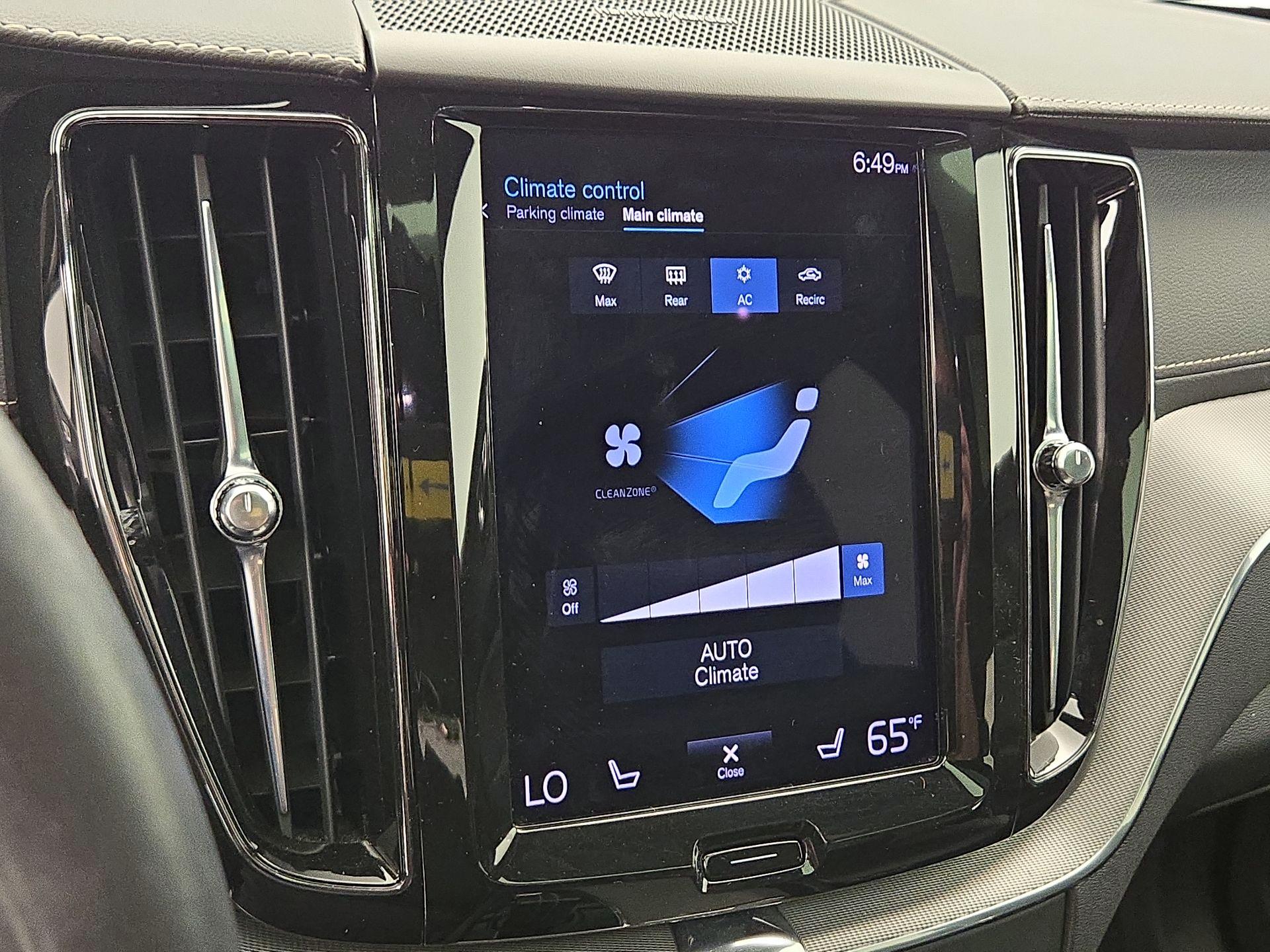 Thumbnail: 2021 Volvo XC60 - 17