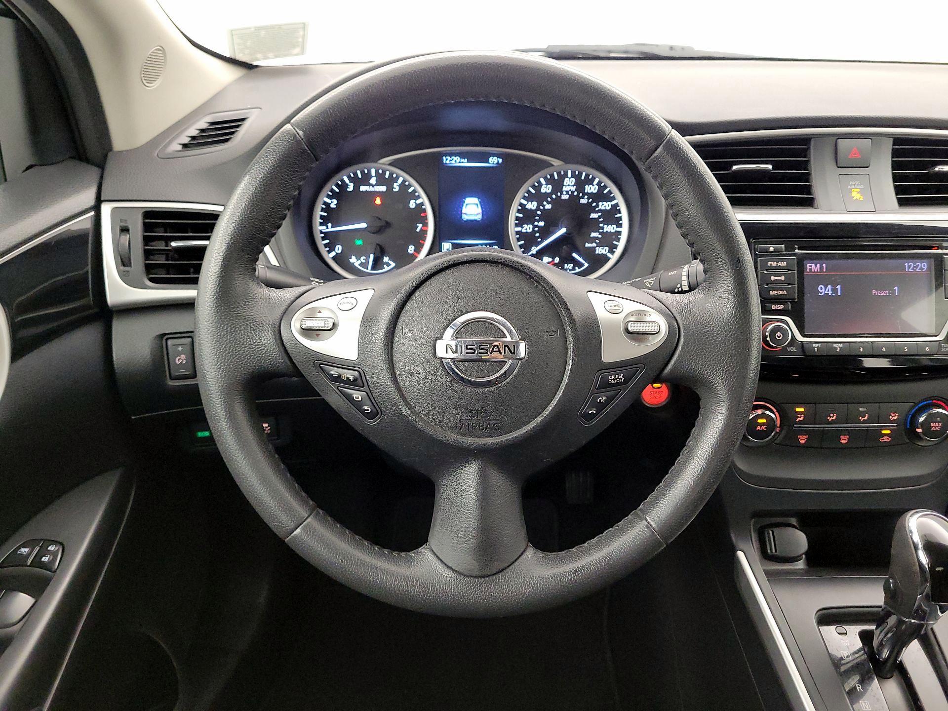 Thumbnail: 2017 Nissan Sentra - 10