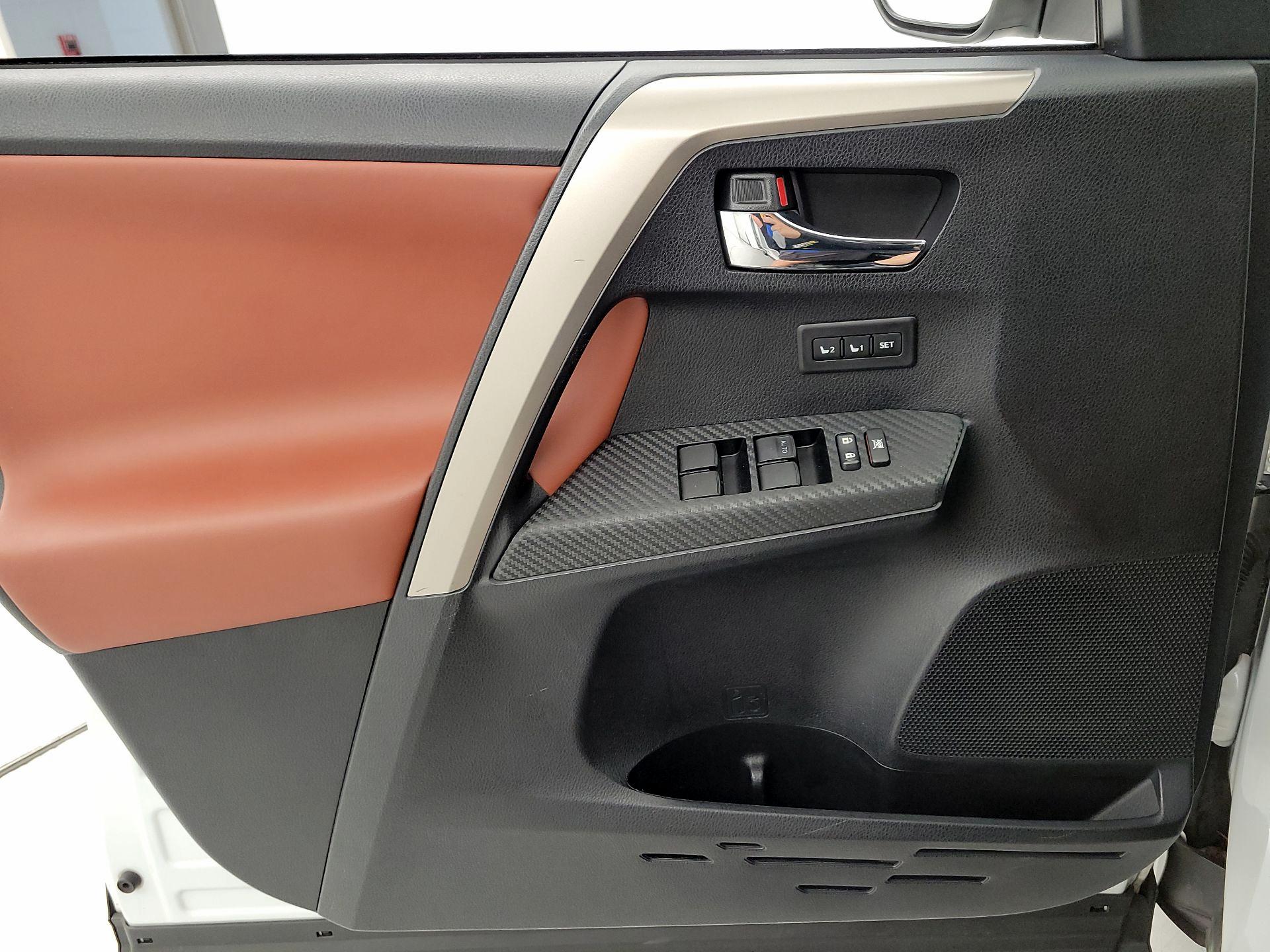 Thumbnail: 2014 Toyota RAV4 - 12