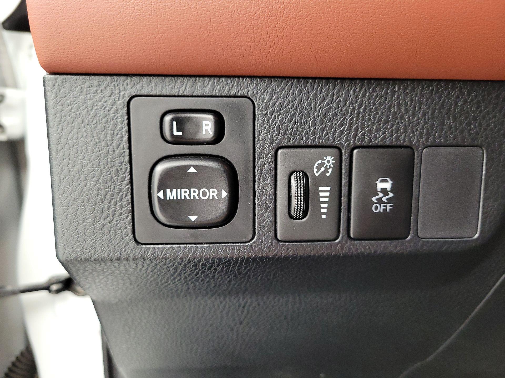 Thumbnail: 2014 Toyota RAV4 - 13