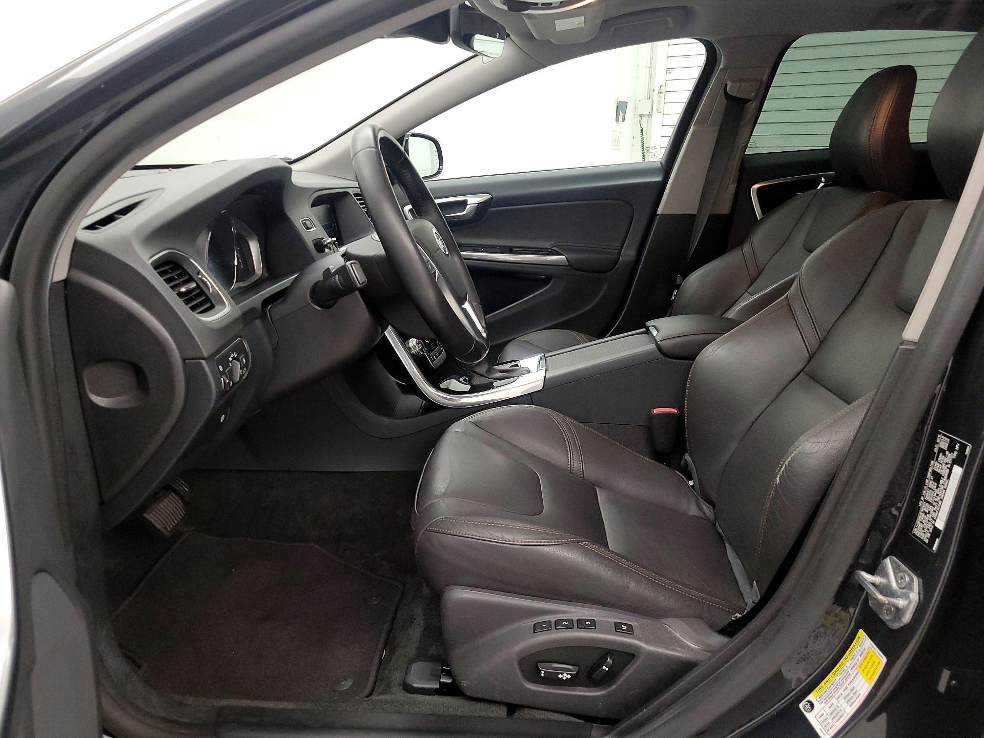 Thumbnail: 2015 Volvo S60 - 11