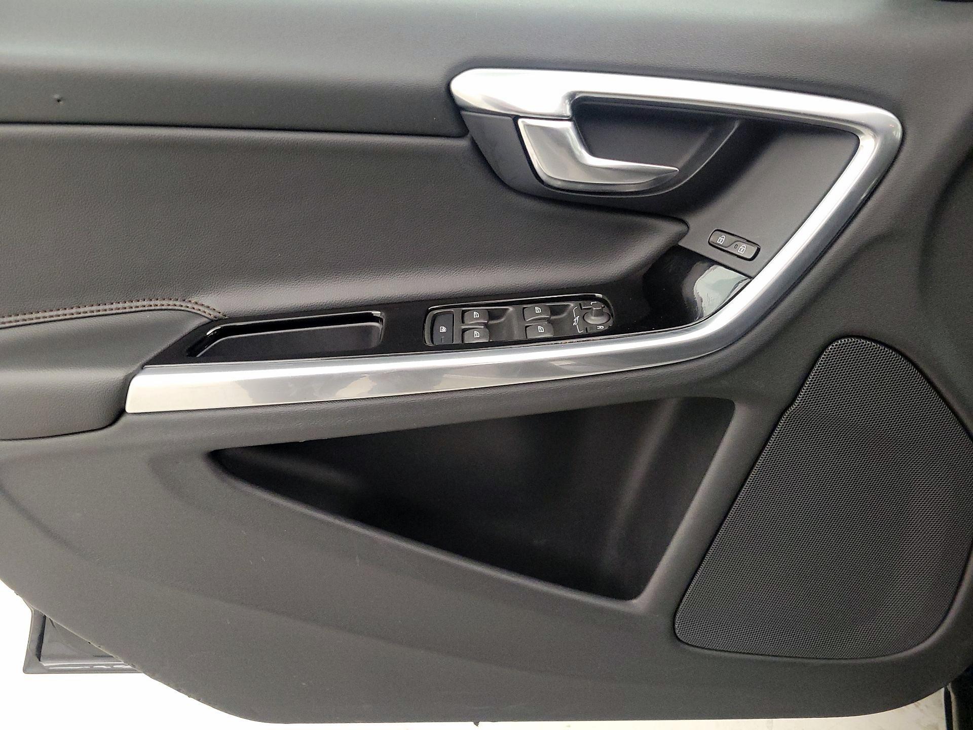 Thumbnail: 2015 Volvo S60 - 12
