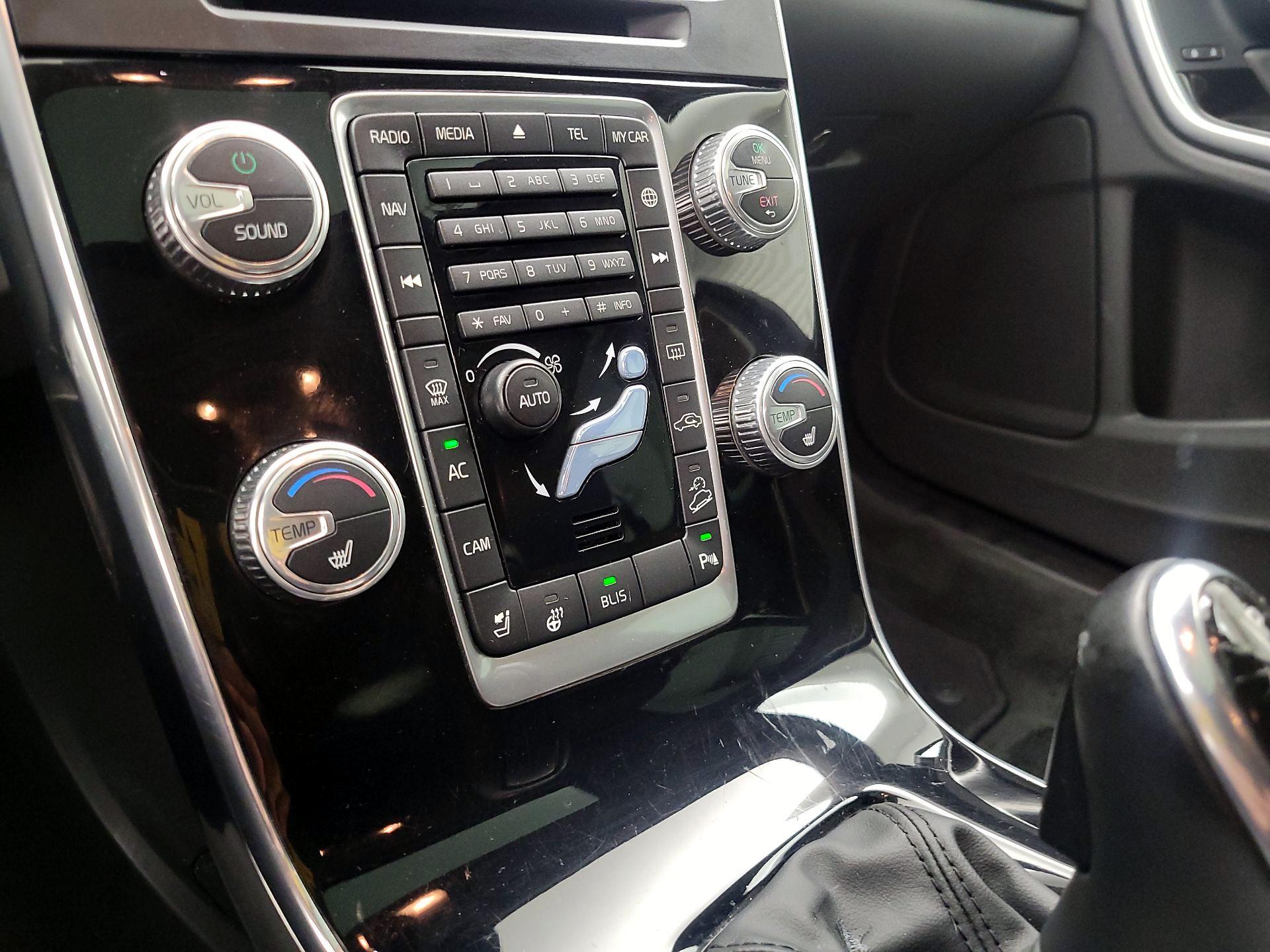 Thumbnail: 2015 Volvo S60 - 16