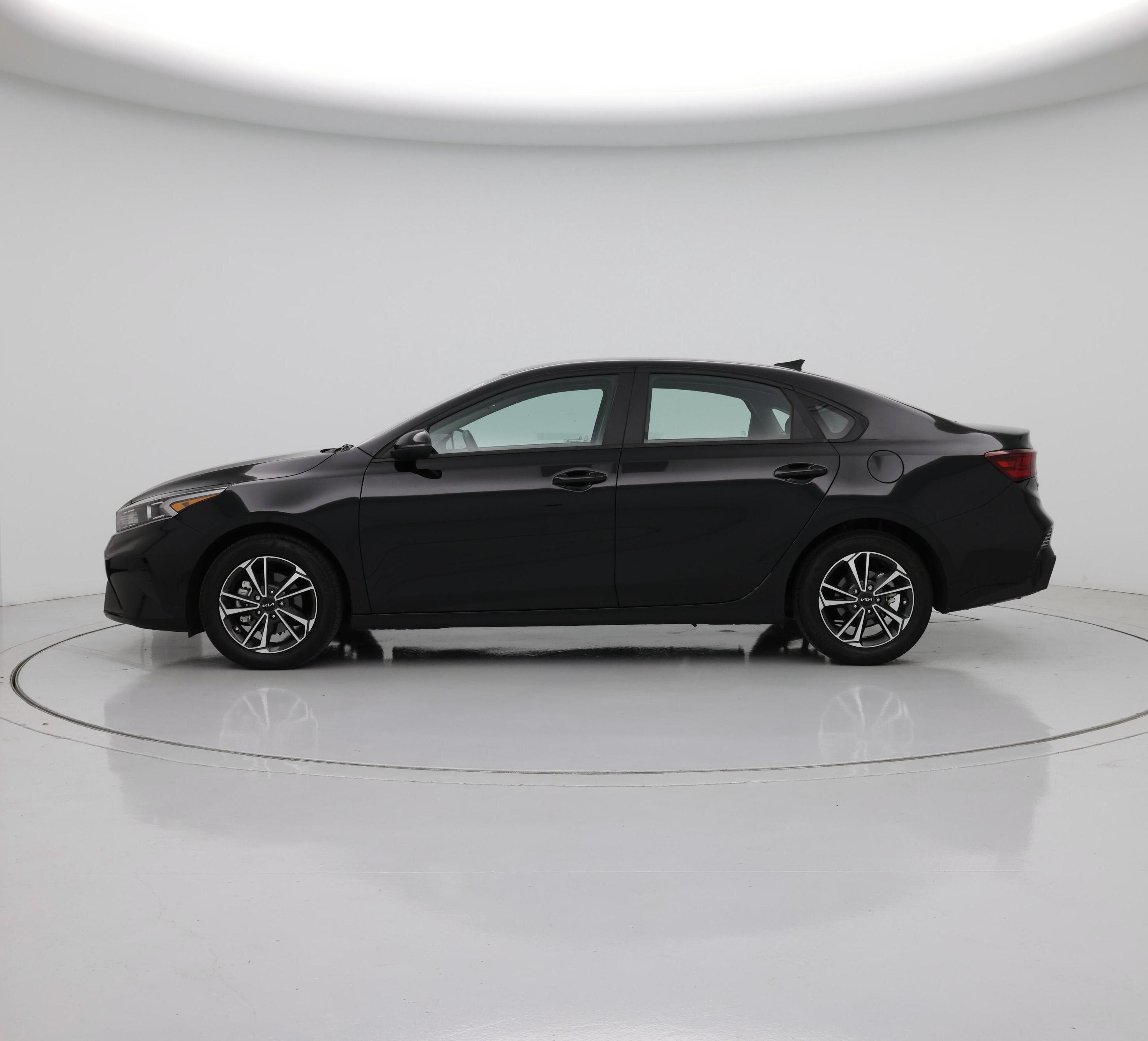 Thumbnail: 2024 Kia Forte - 3