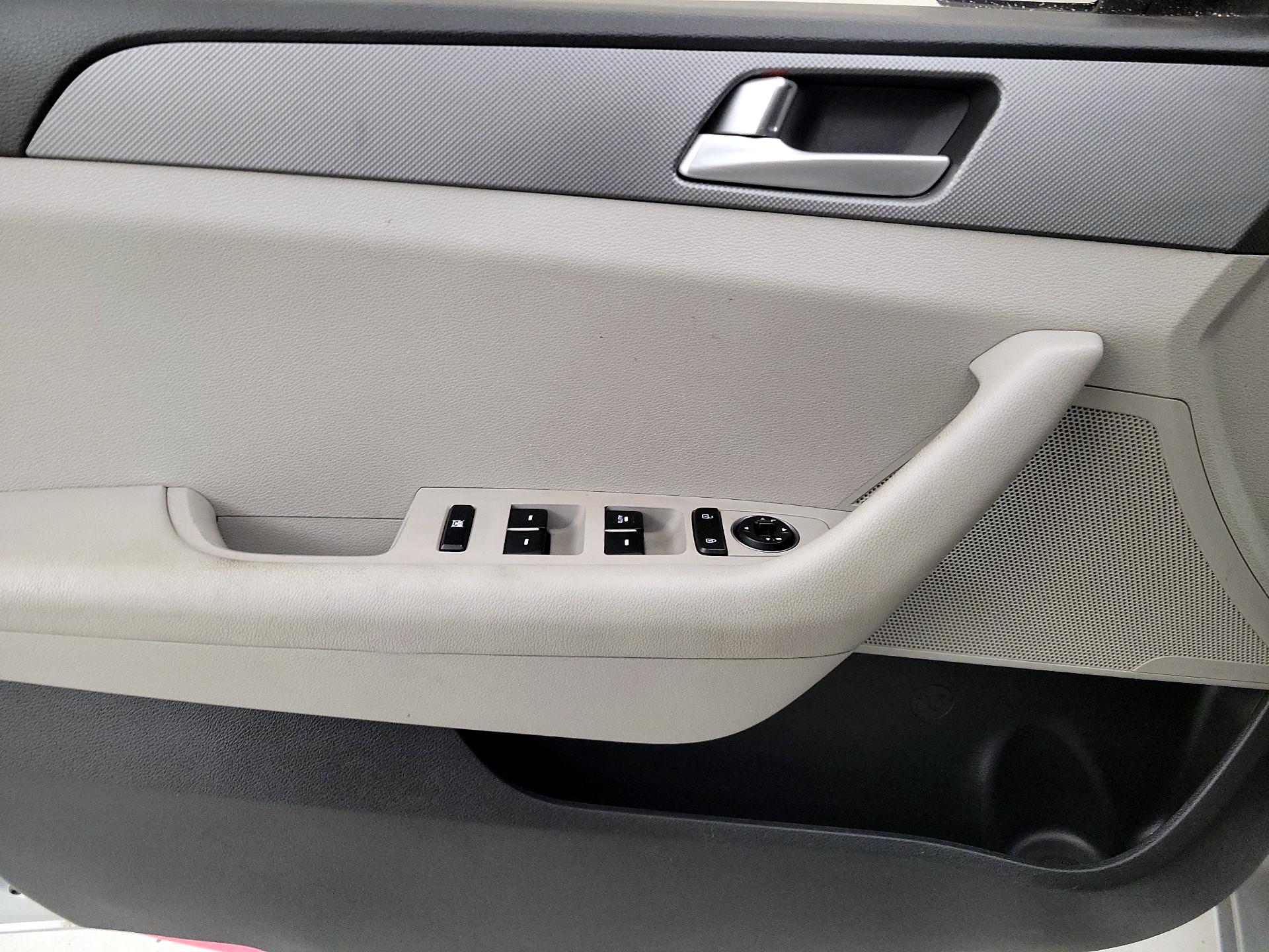 Thumbnail: 2015 Hyundai Sonata - 12