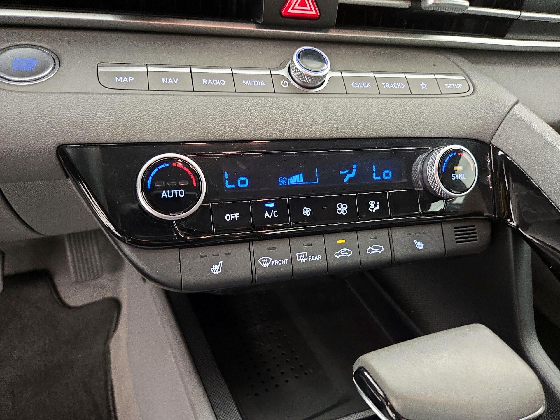 Thumbnail: 2023 Hyundai Elantra - 17