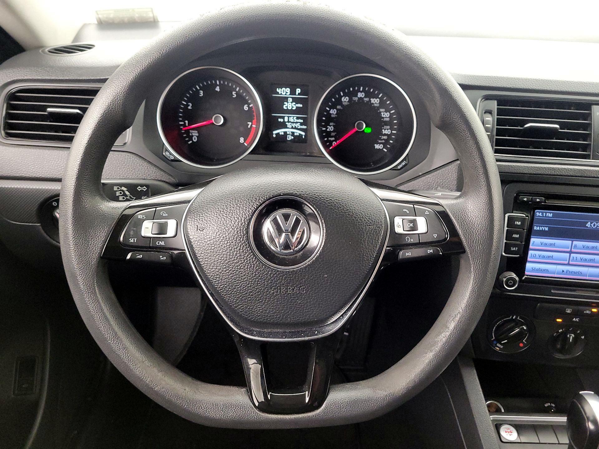Thumbnail: 2015 Volkswagen Jetta - 10