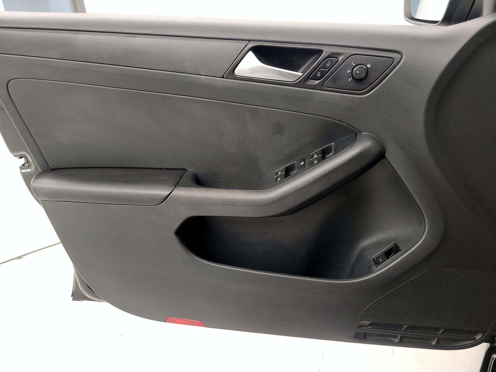 Thumbnail: 2015 Volkswagen Jetta - 12