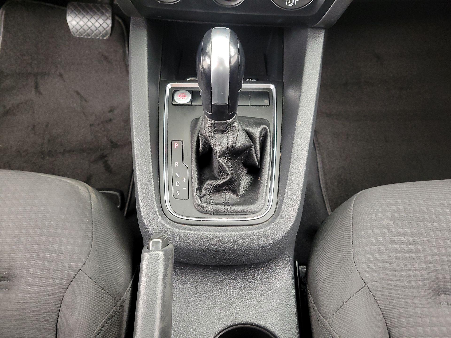 Thumbnail: 2015 Volkswagen Jetta - 17