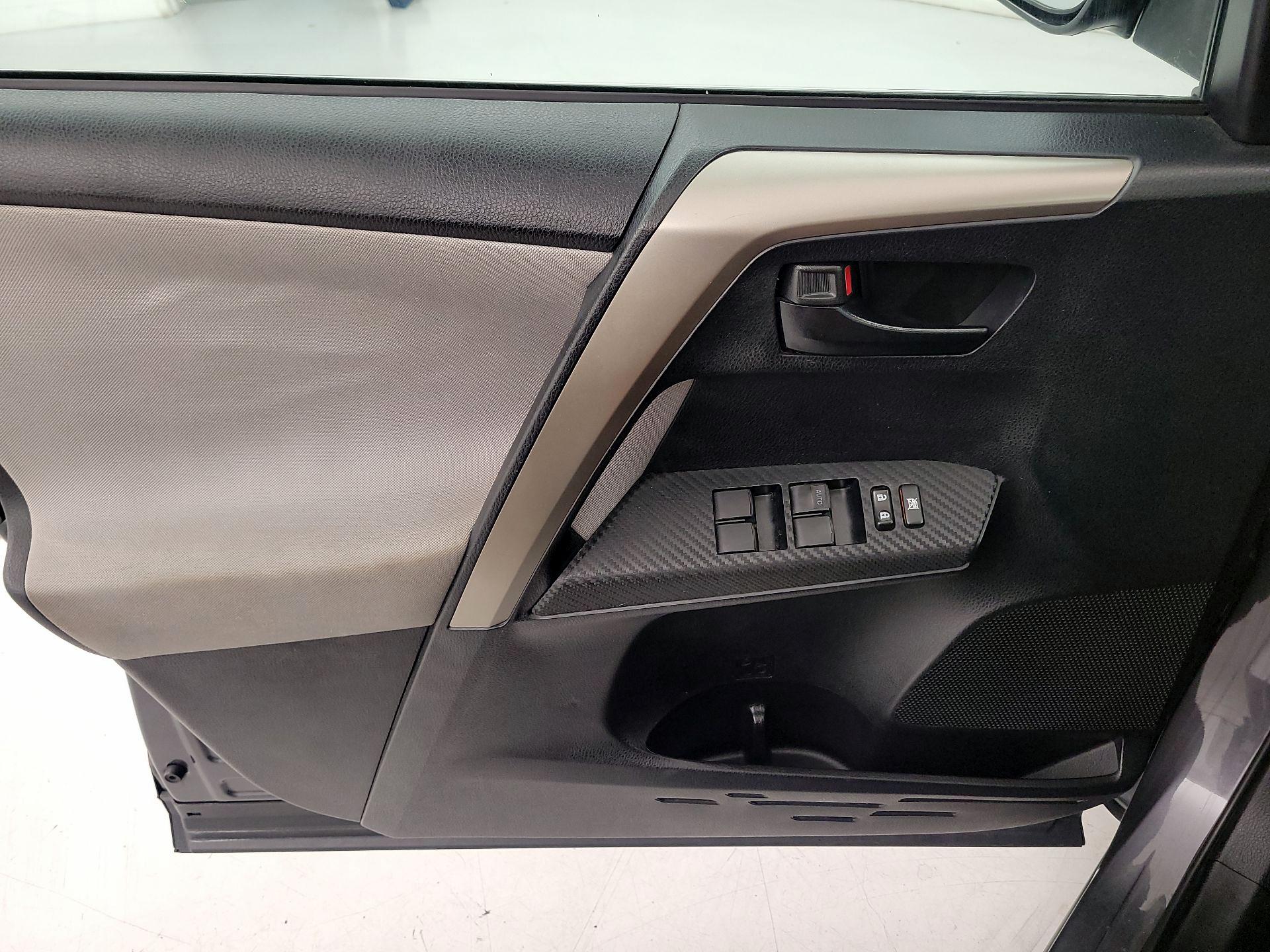 Thumbnail: 2014 Toyota RAV4 - 12
