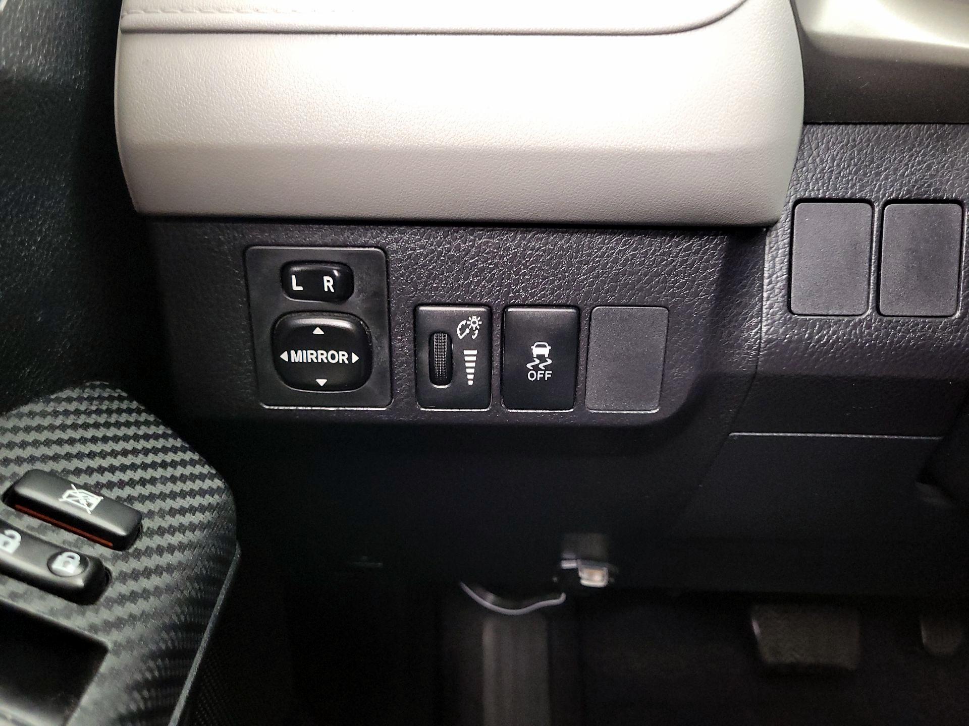 Thumbnail: 2014 Toyota RAV4 - 13