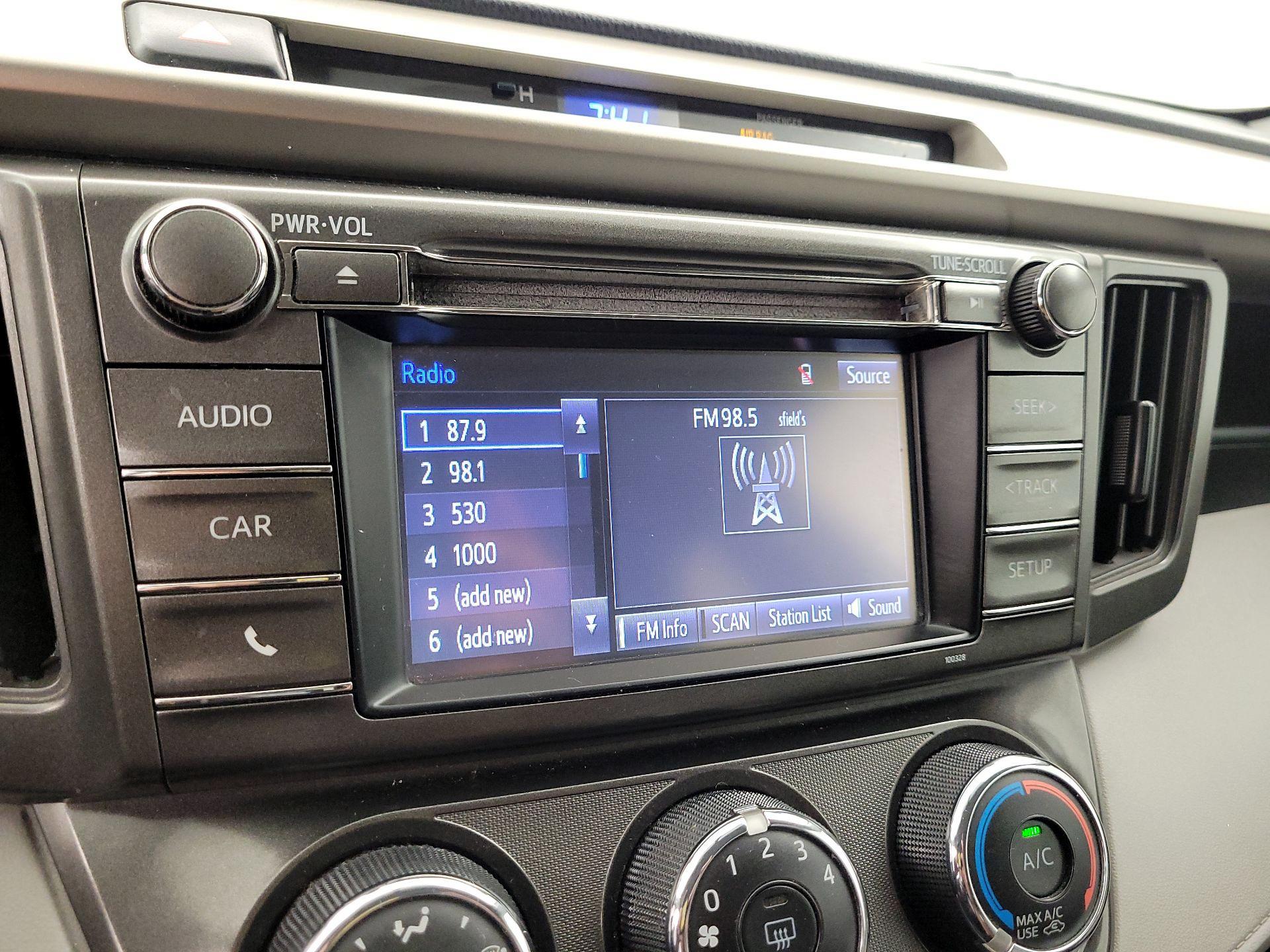 Thumbnail: 2014 Toyota RAV4 - 15