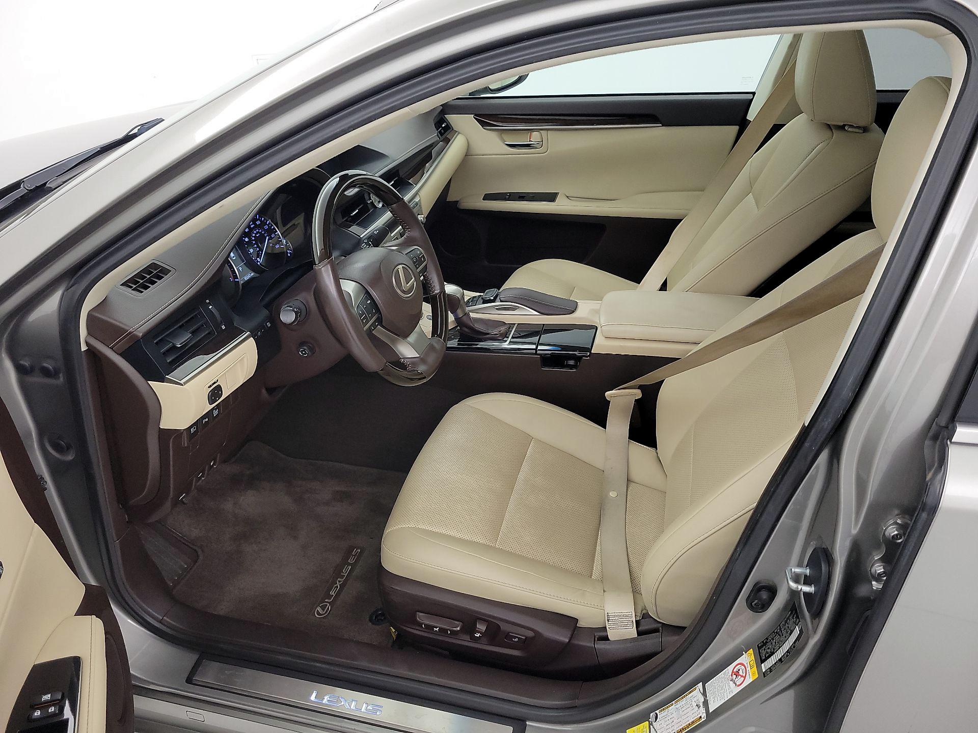Thumbnail: 2017 Lexus ES - 11