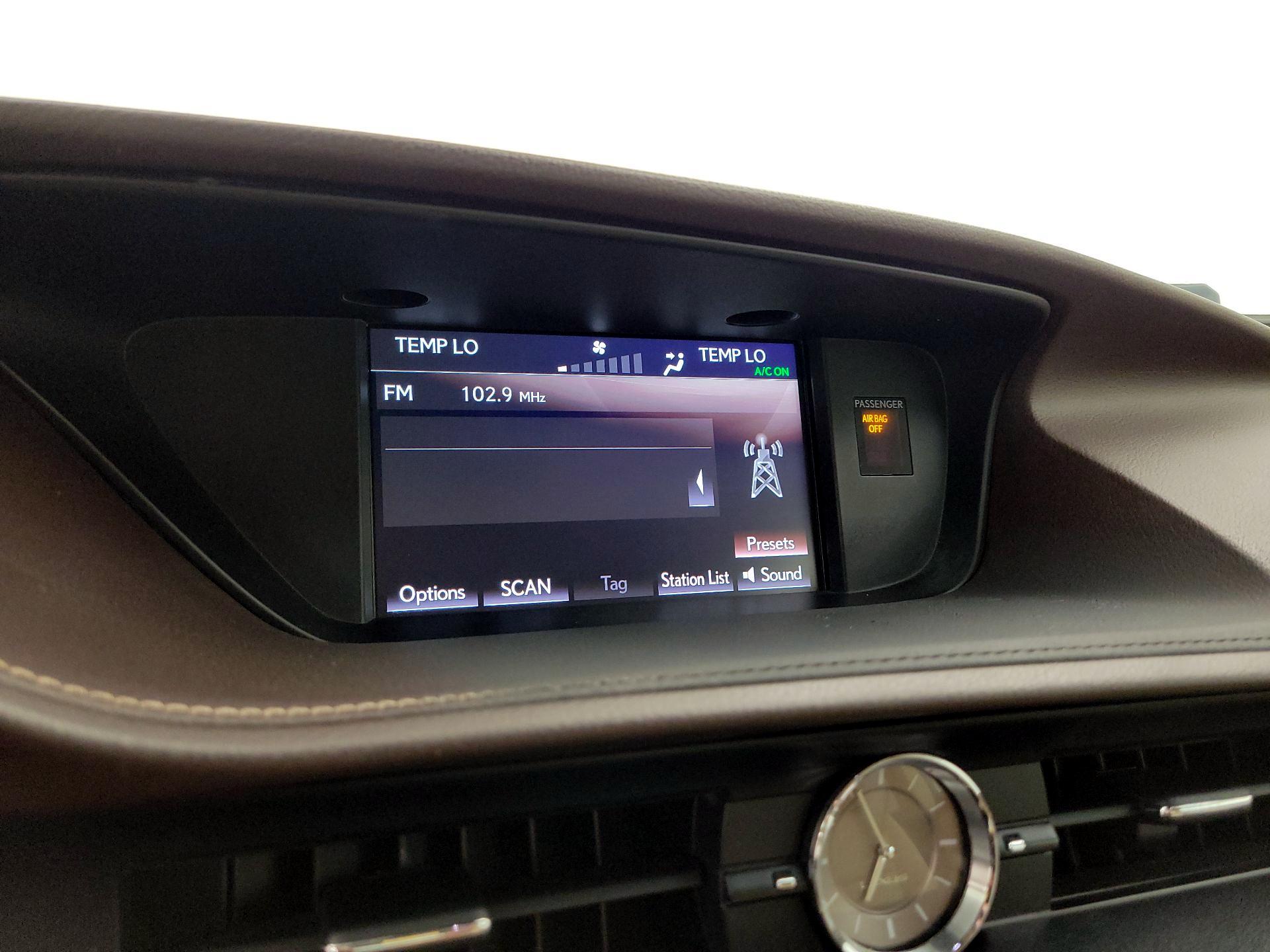 Thumbnail: 2017 Lexus ES - 15