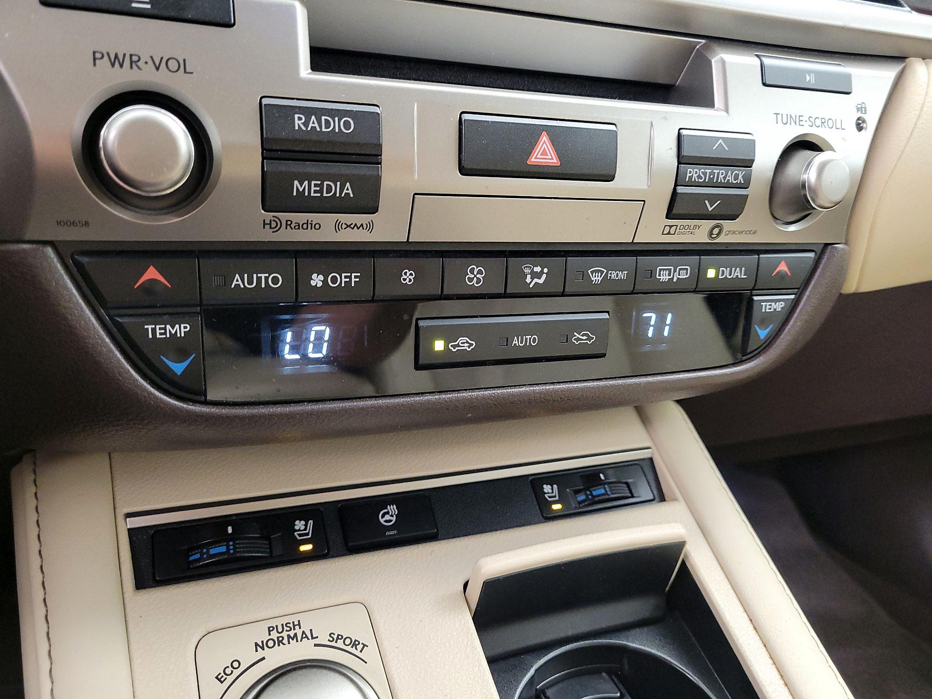 Thumbnail: 2017 Lexus ES - 16