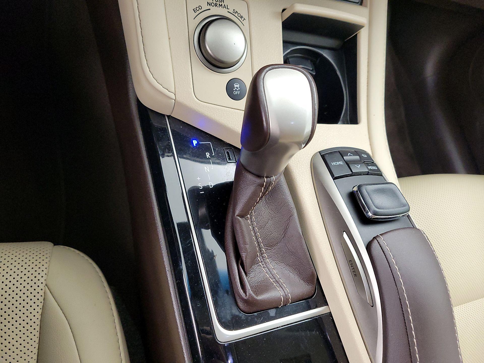 Thumbnail: 2017 Lexus ES - 17