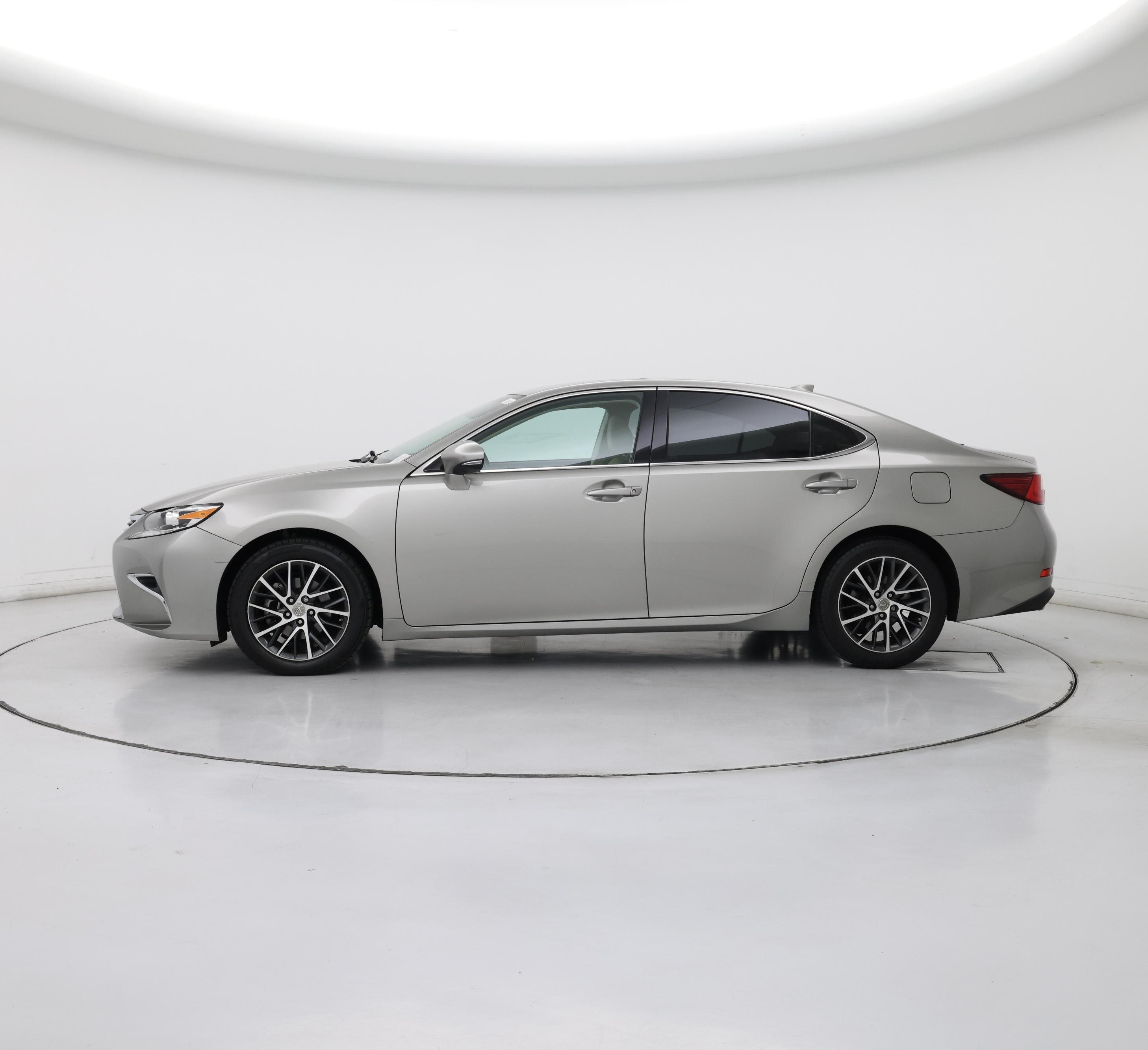 Thumbnail: 2017 Lexus ES - 3
