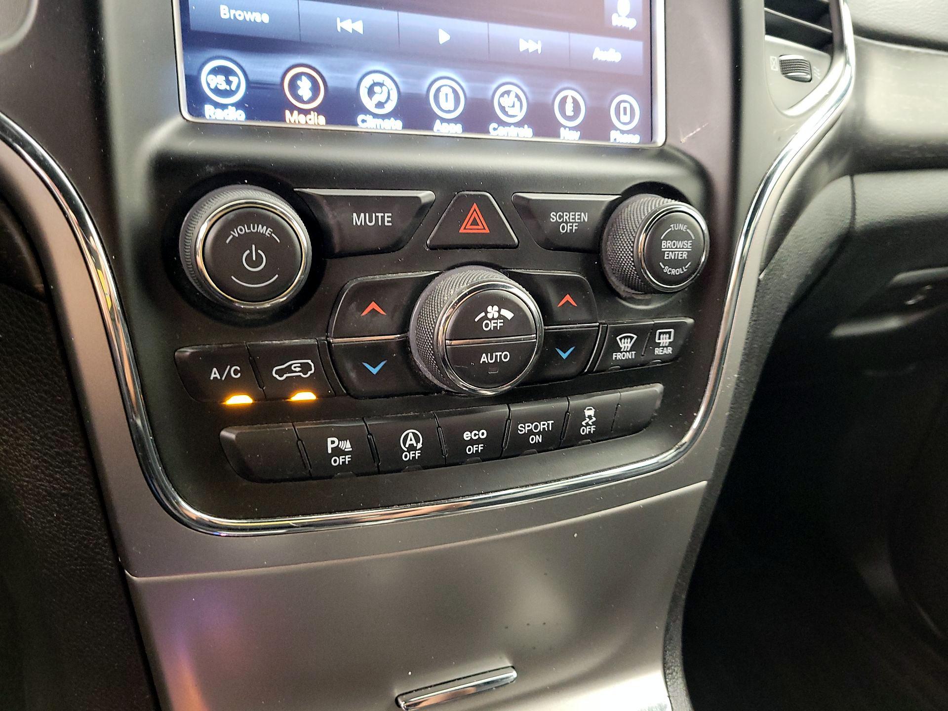 Thumbnail: 2018 Jeep Grand Cherokee - 17