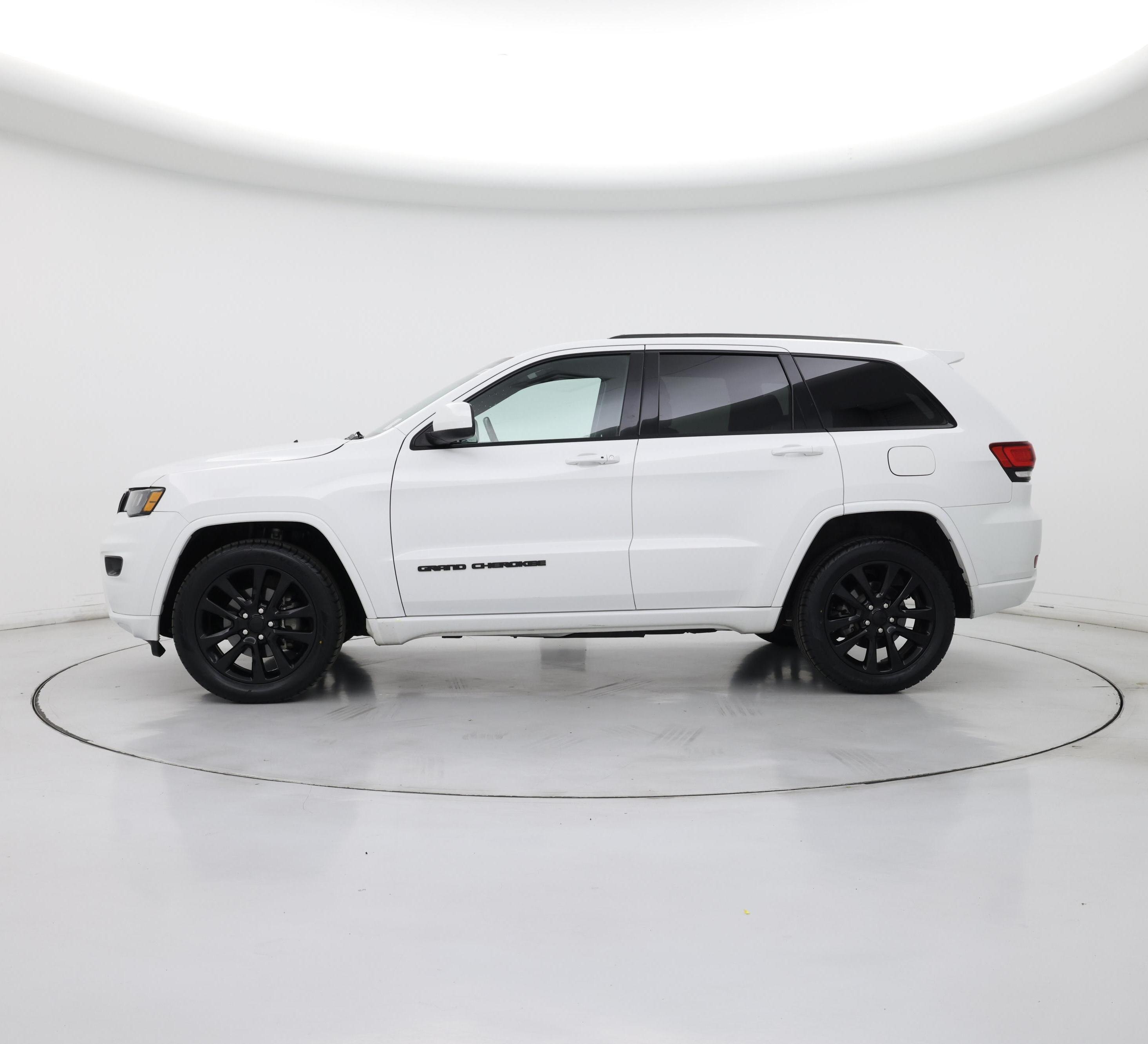 Thumbnail: 2018 Jeep Grand Cherokee - 3