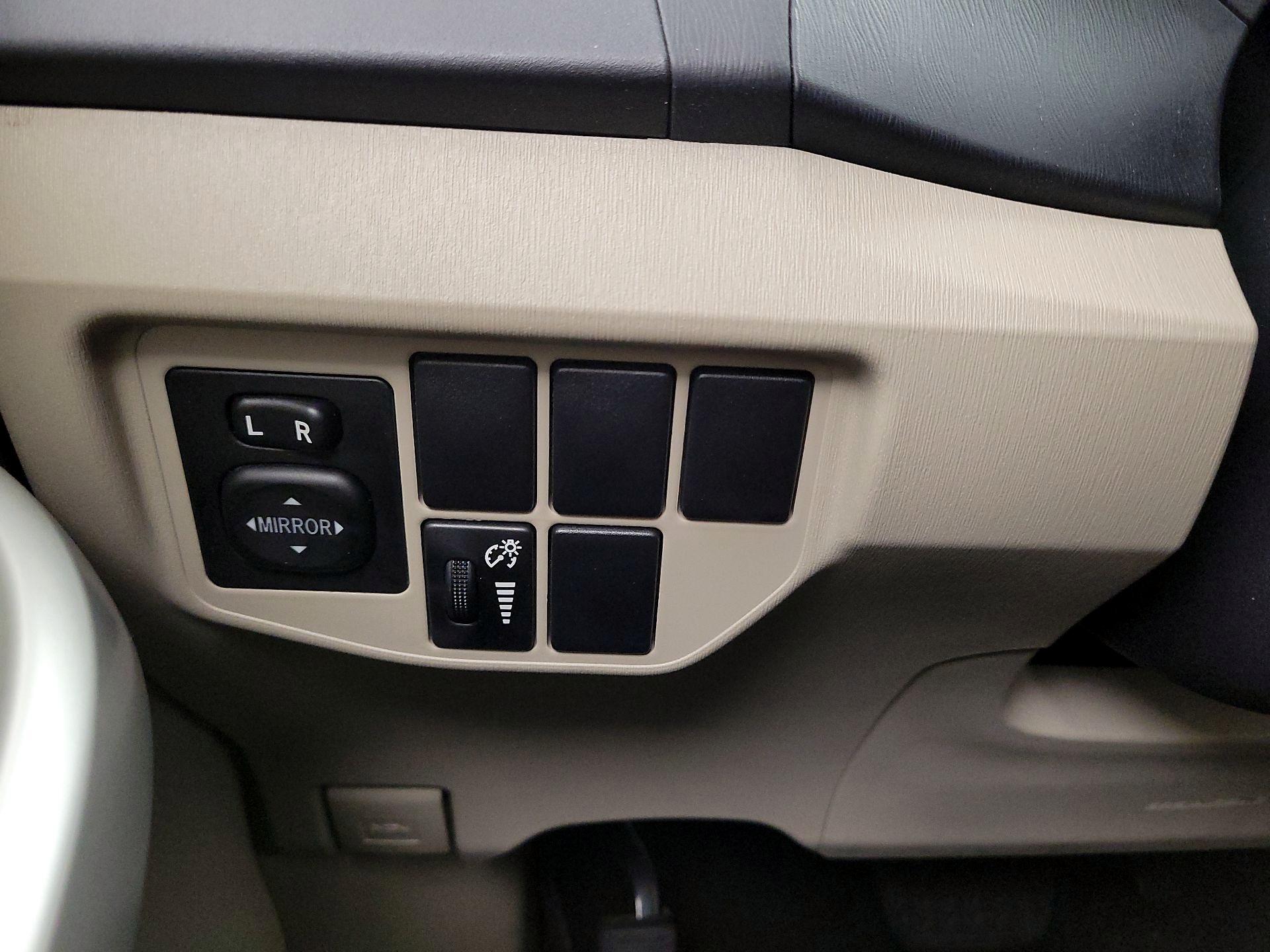 Thumbnail: 2015 Toyota Prius - 13