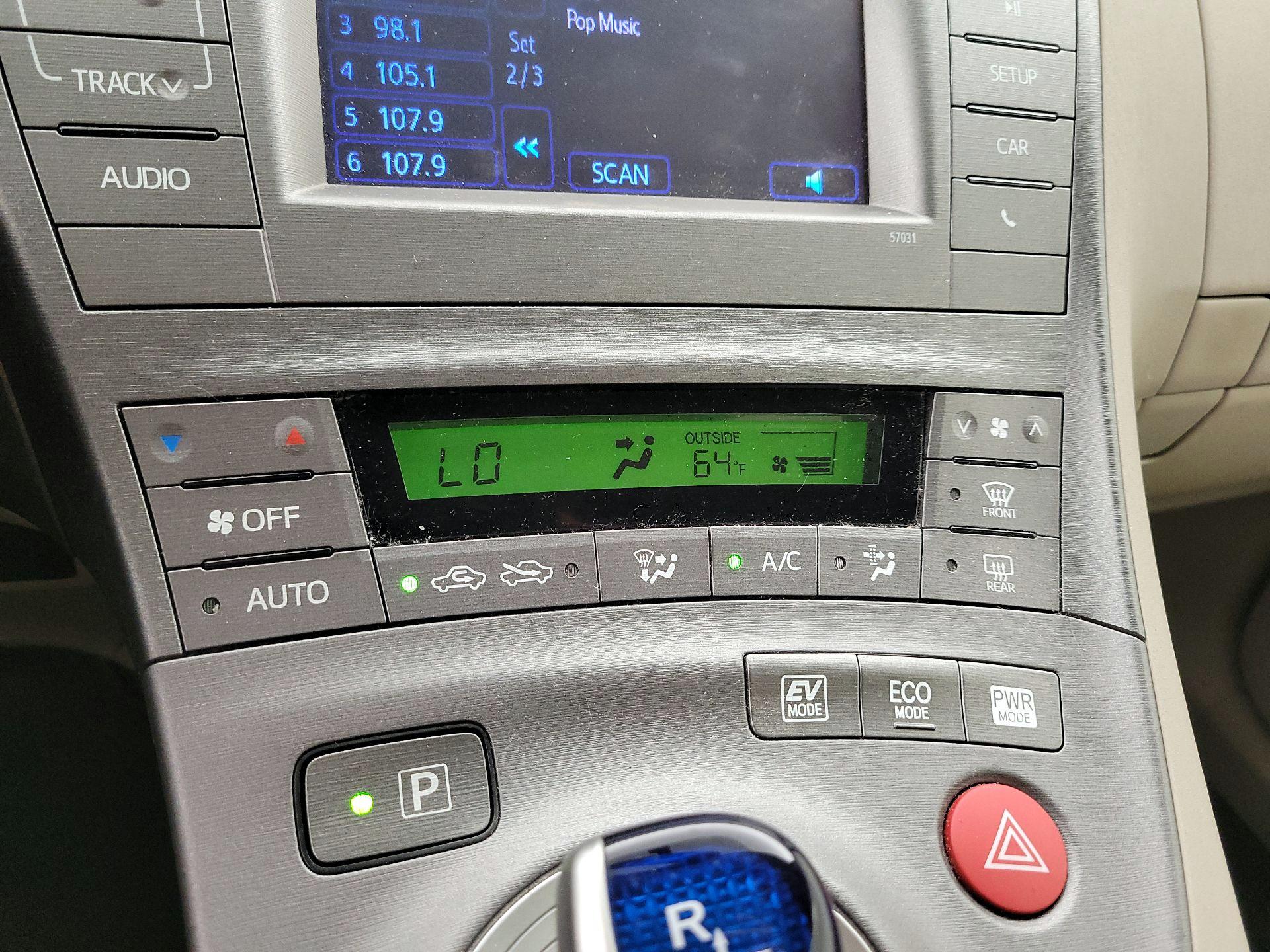Thumbnail: 2015 Toyota Prius - 16