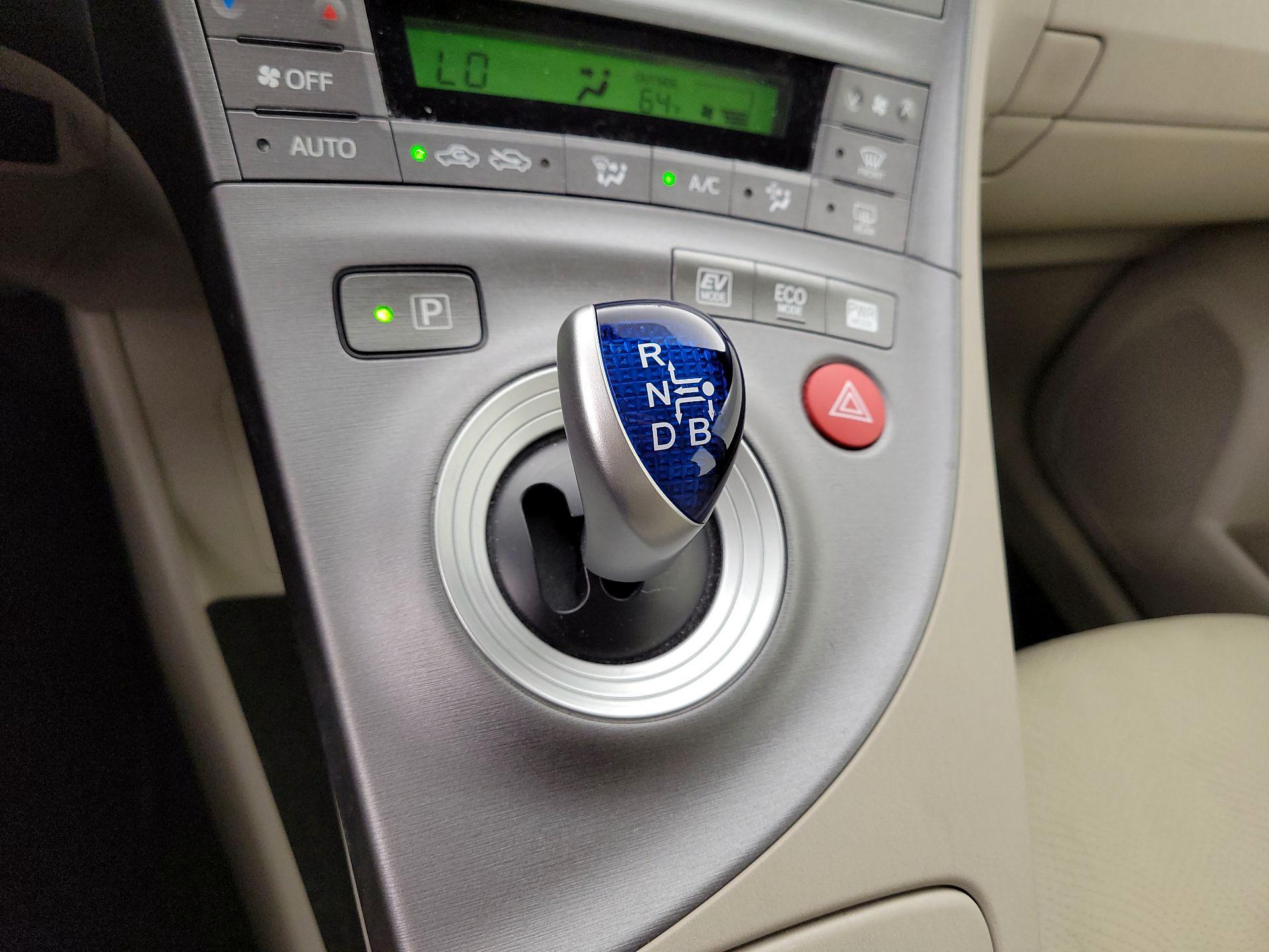 Thumbnail: 2015 Toyota Prius - 17