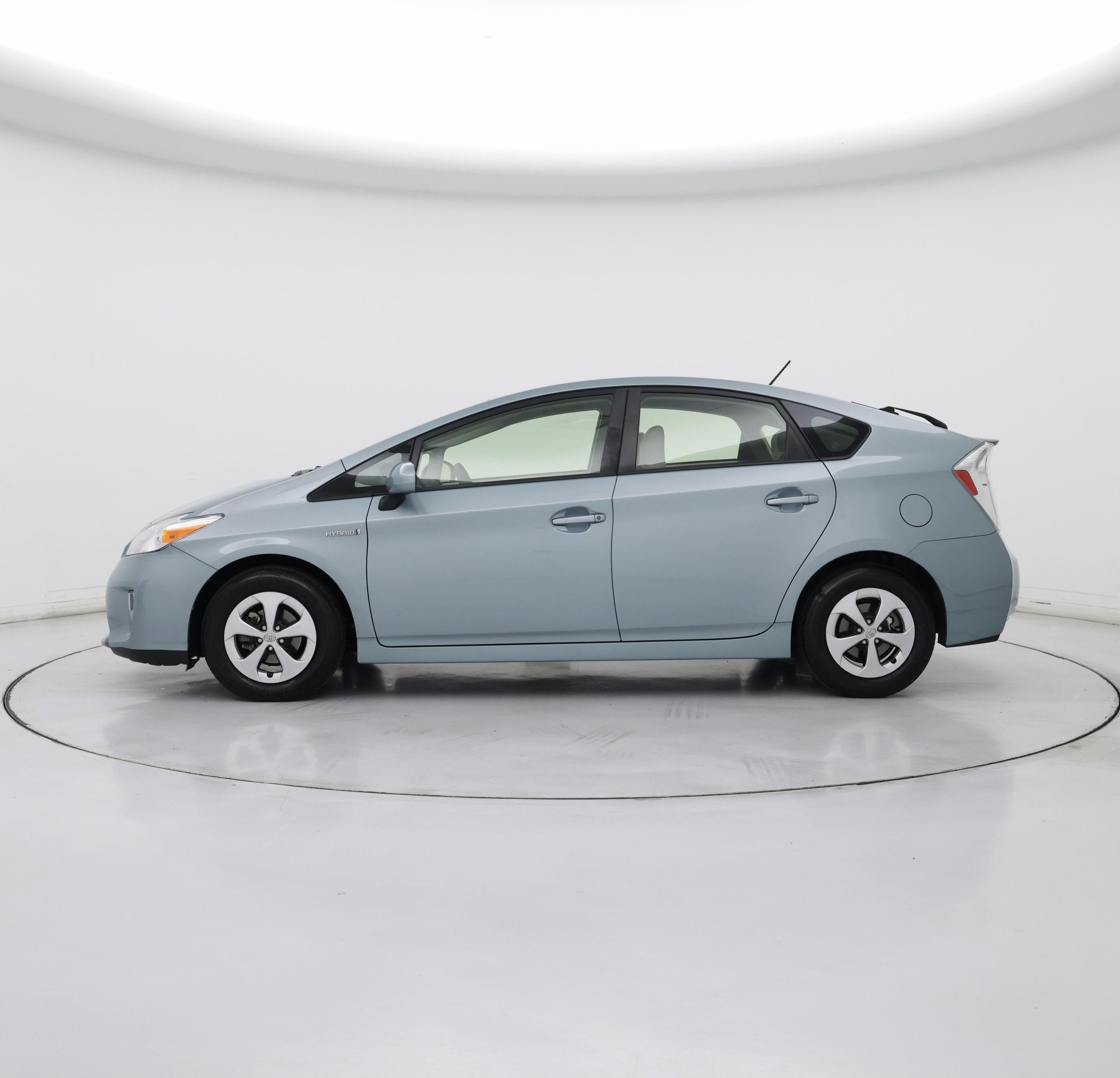 Thumbnail: 2015 Toyota Prius - 3