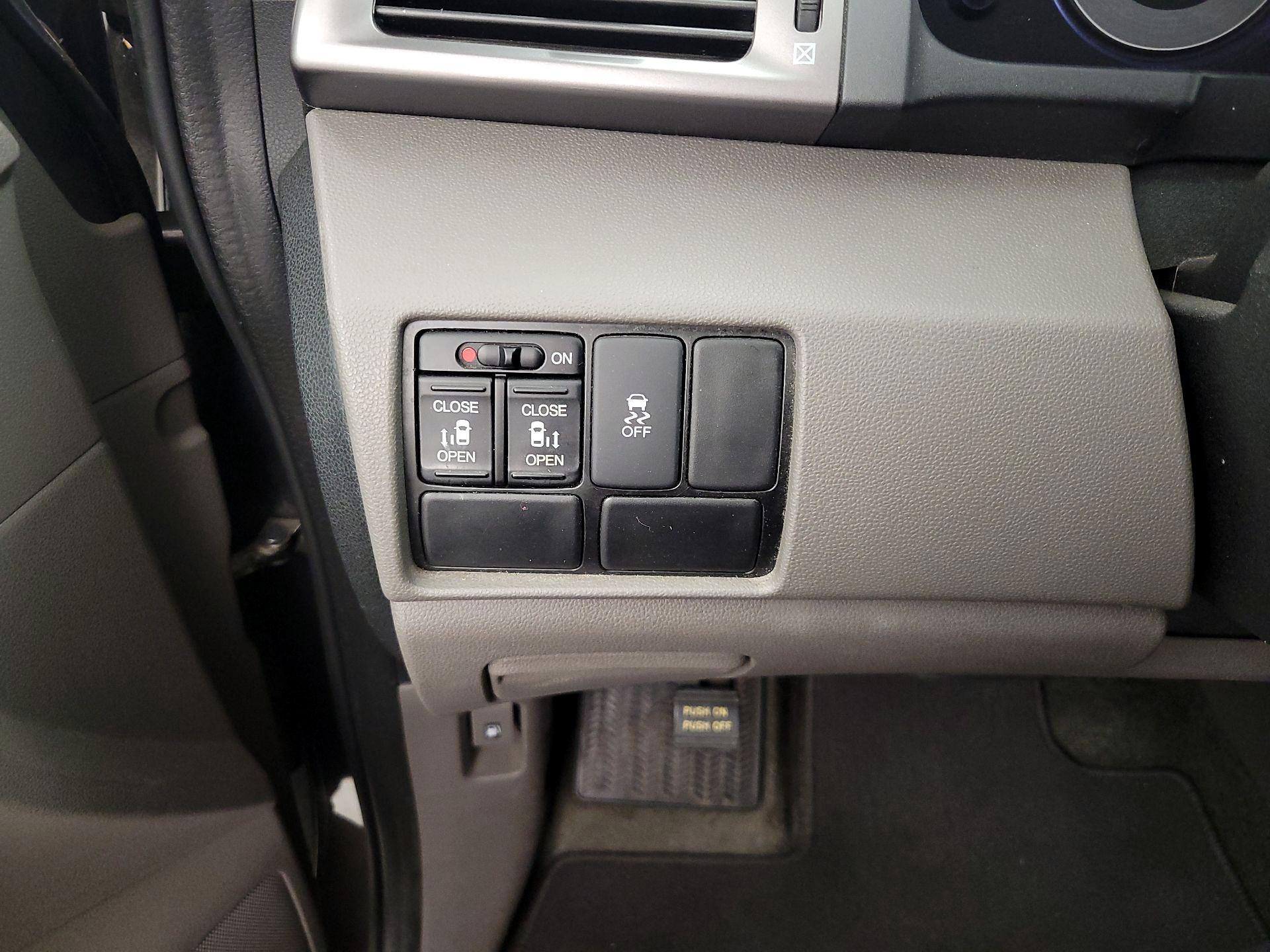 Thumbnail: 2015 Honda Odyssey - 13