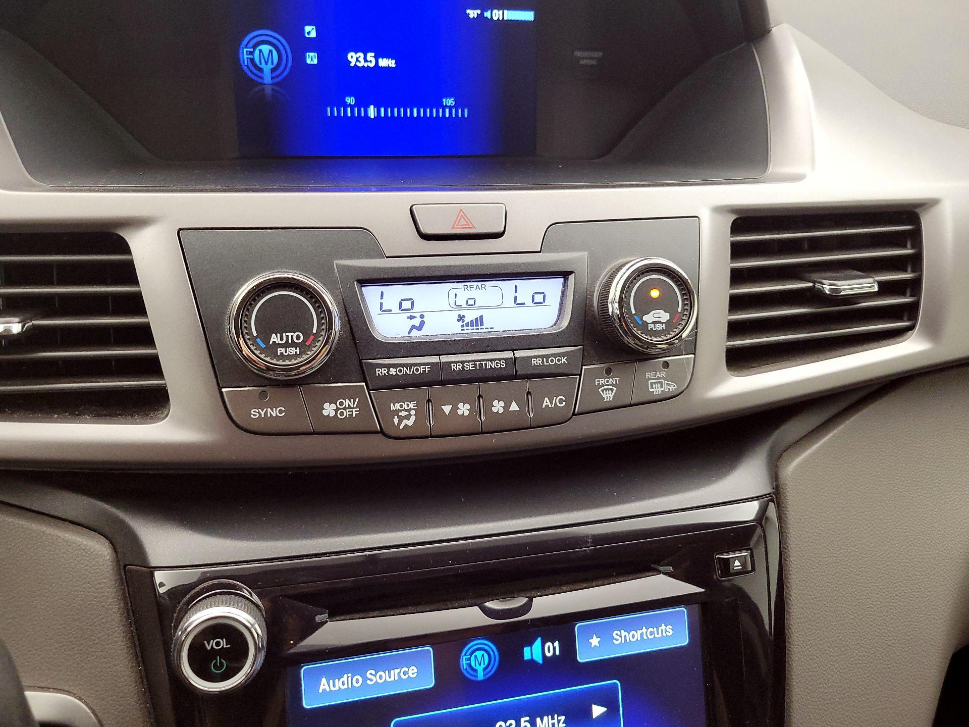 Thumbnail: 2015 Honda Odyssey - 16
