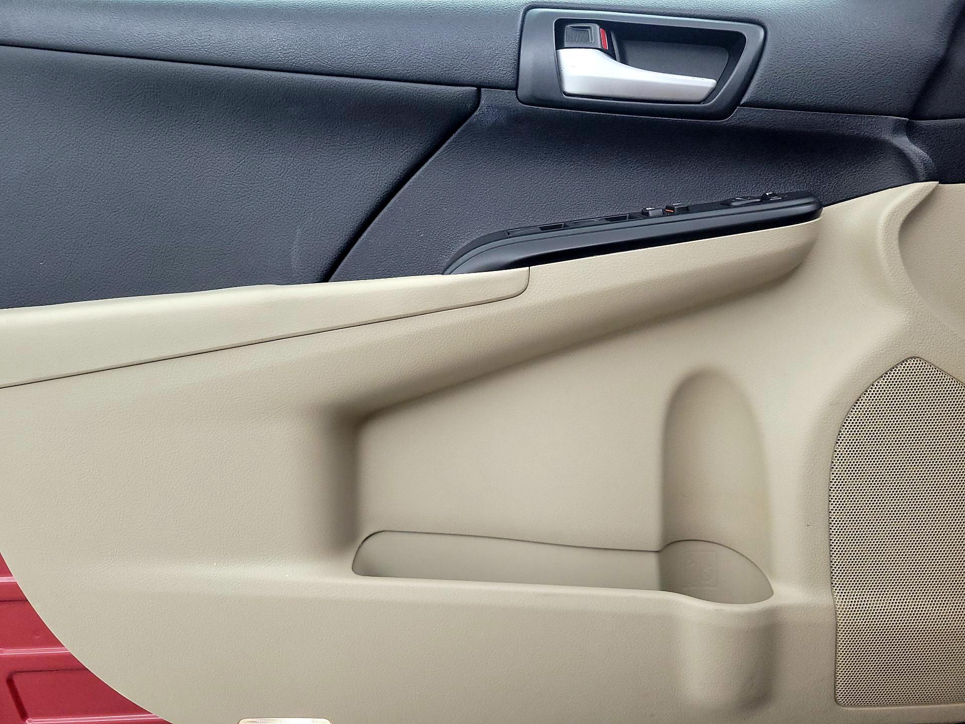 Thumbnail: 2014 Toyota Camry - 12