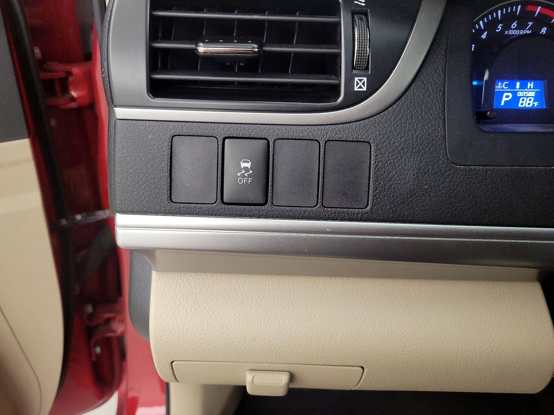Thumbnail: 2014 Toyota Camry - 13