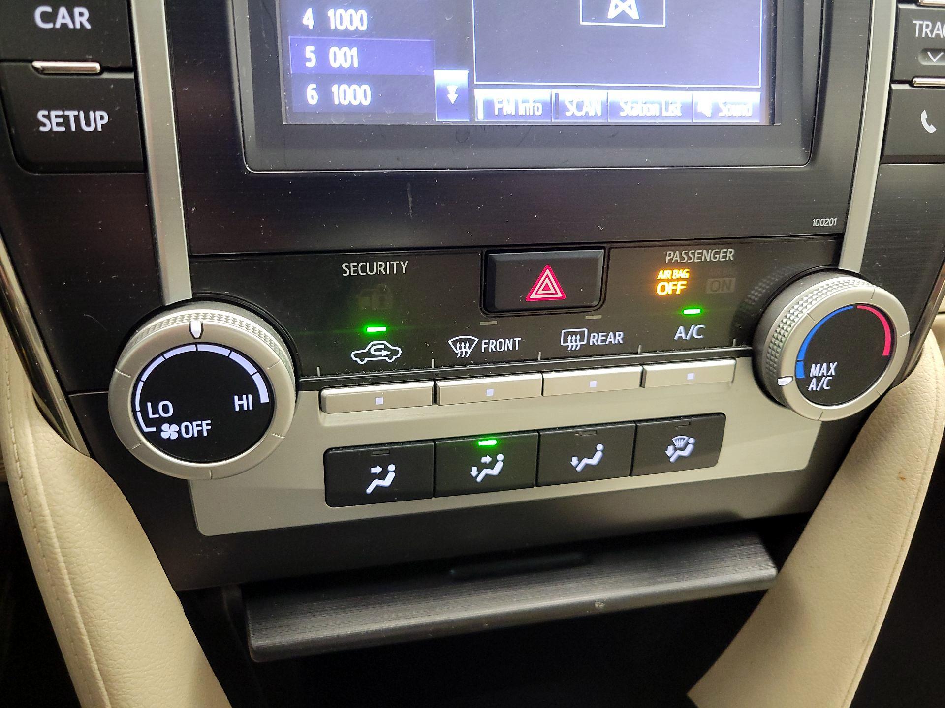 Thumbnail: 2014 Toyota Camry - 16