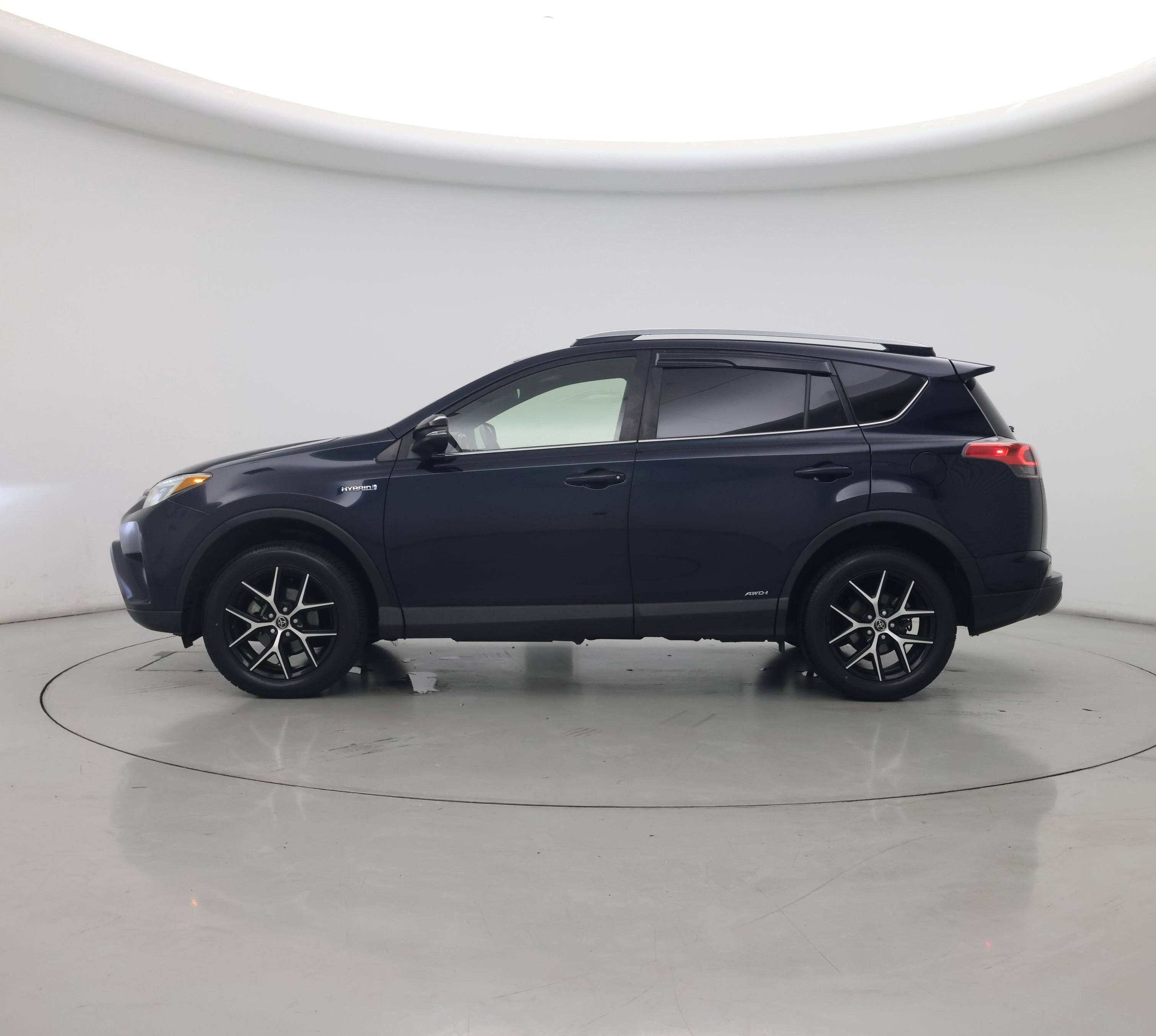 Thumbnail: 2017 Toyota RAV4 - 3
