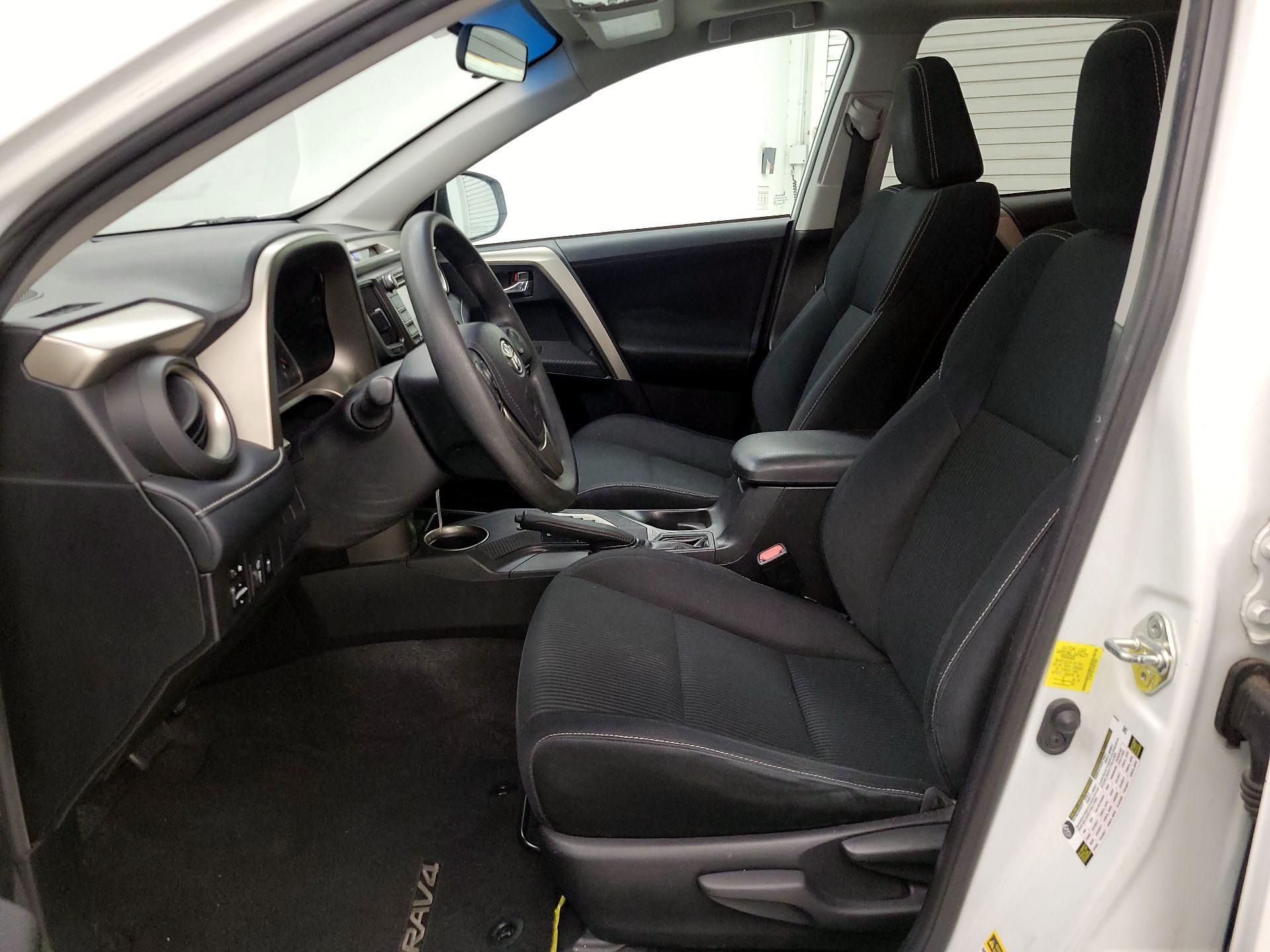 Thumbnail: 2015 Toyota RAV4 - 11