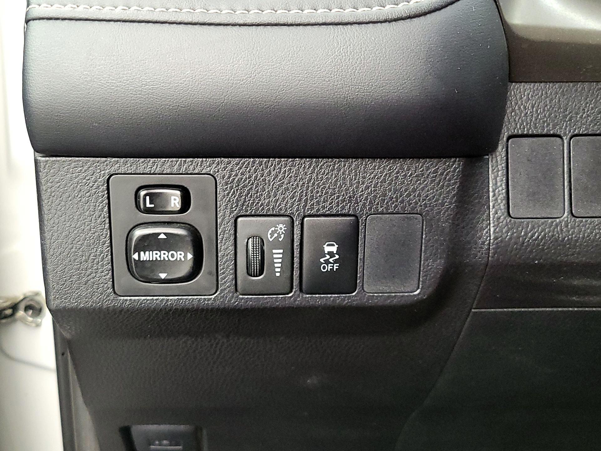 Thumbnail: 2015 Toyota RAV4 - 13