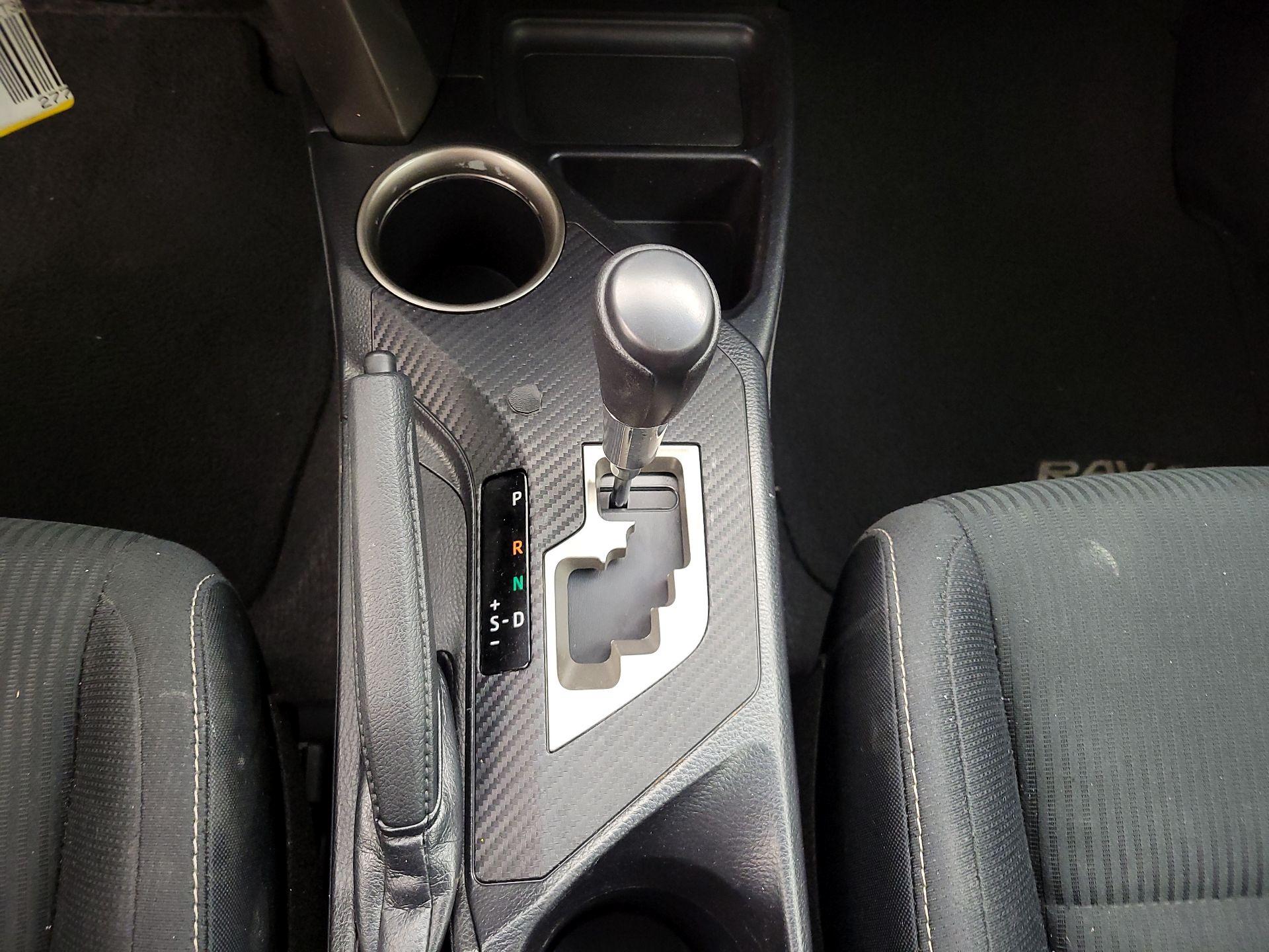 Thumbnail: 2015 Toyota RAV4 - 16