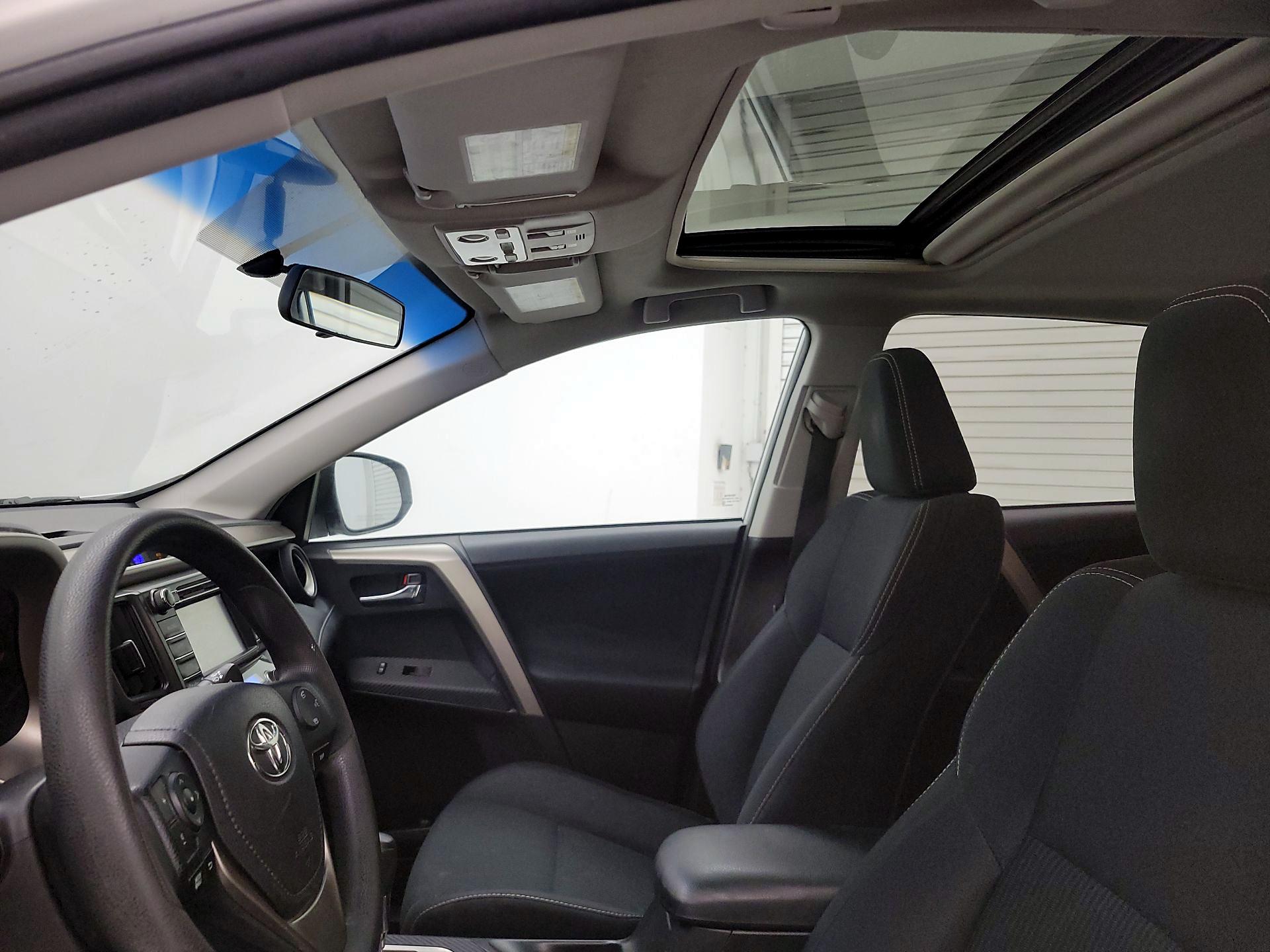 Thumbnail: 2015 Toyota RAV4 - 18