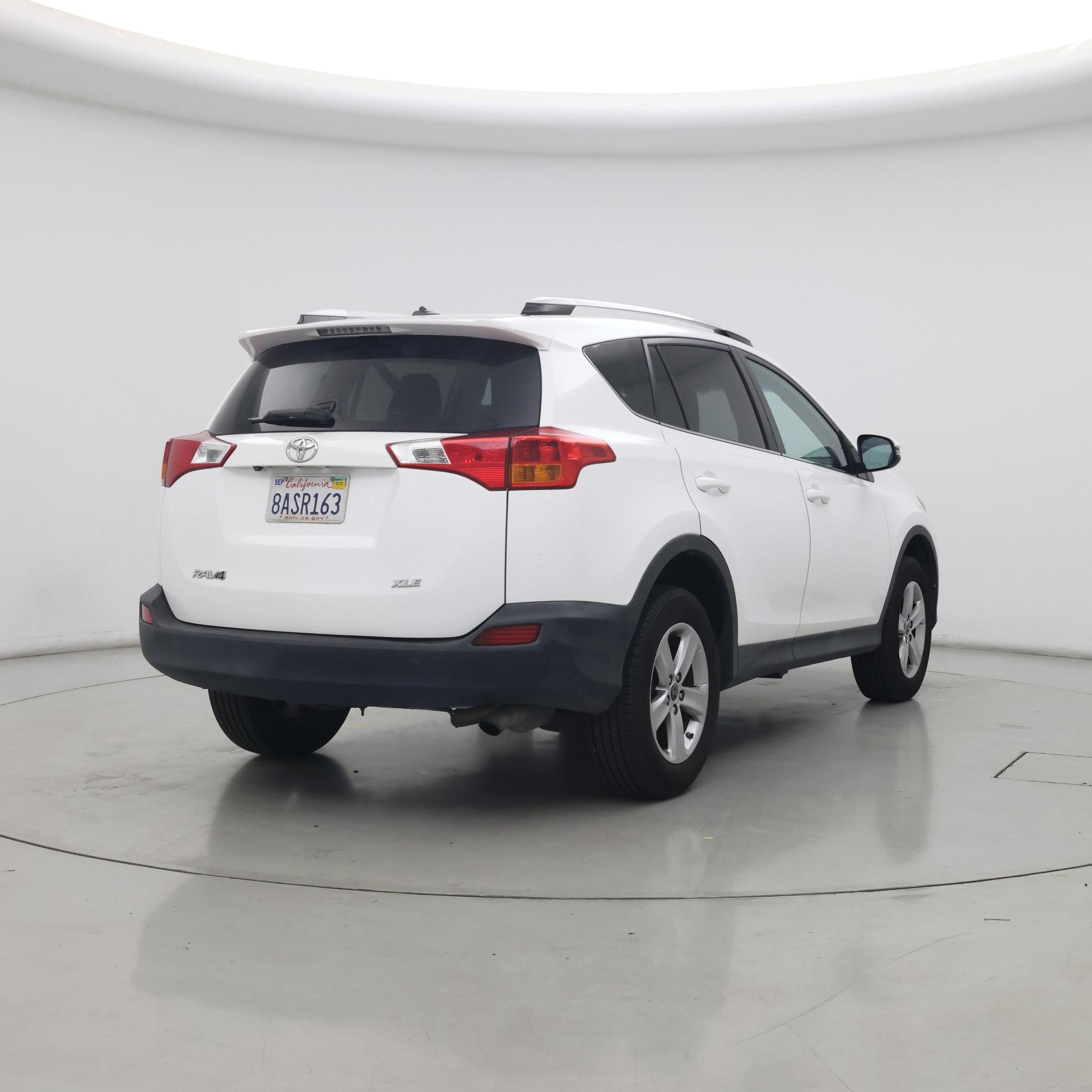 Thumbnail: 2015 Toyota RAV4 - 8