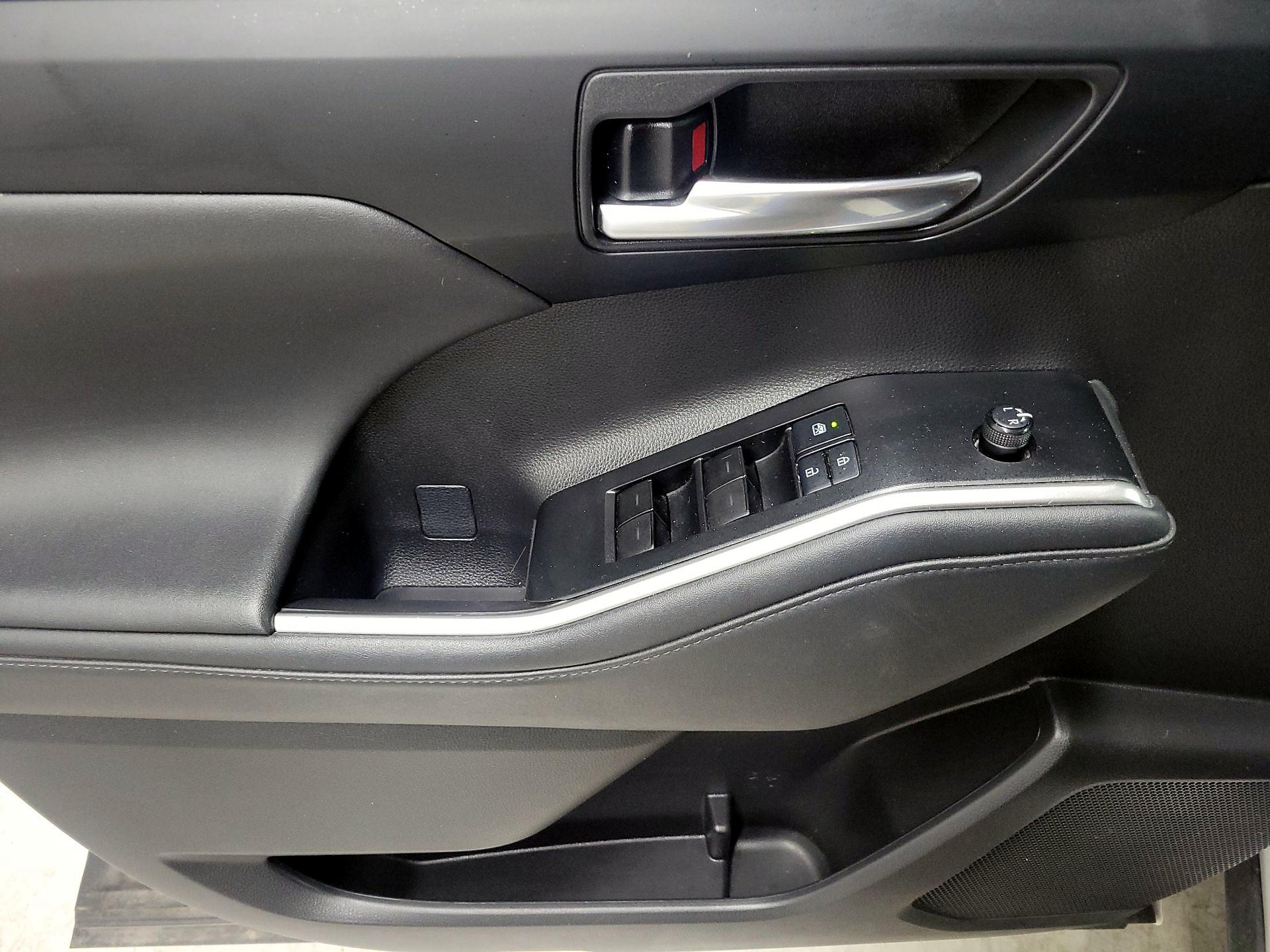 Thumbnail: 2021 Toyota Highlander - 12