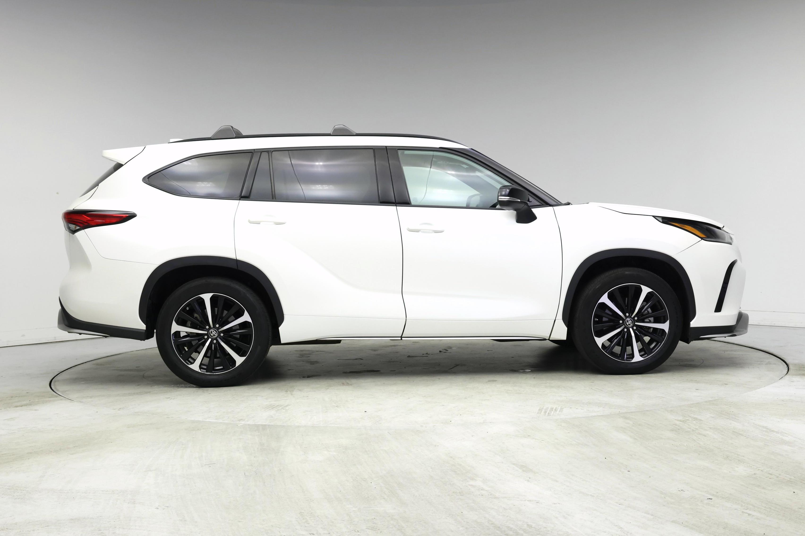 Thumbnail: 2021 Toyota Highlander - 7