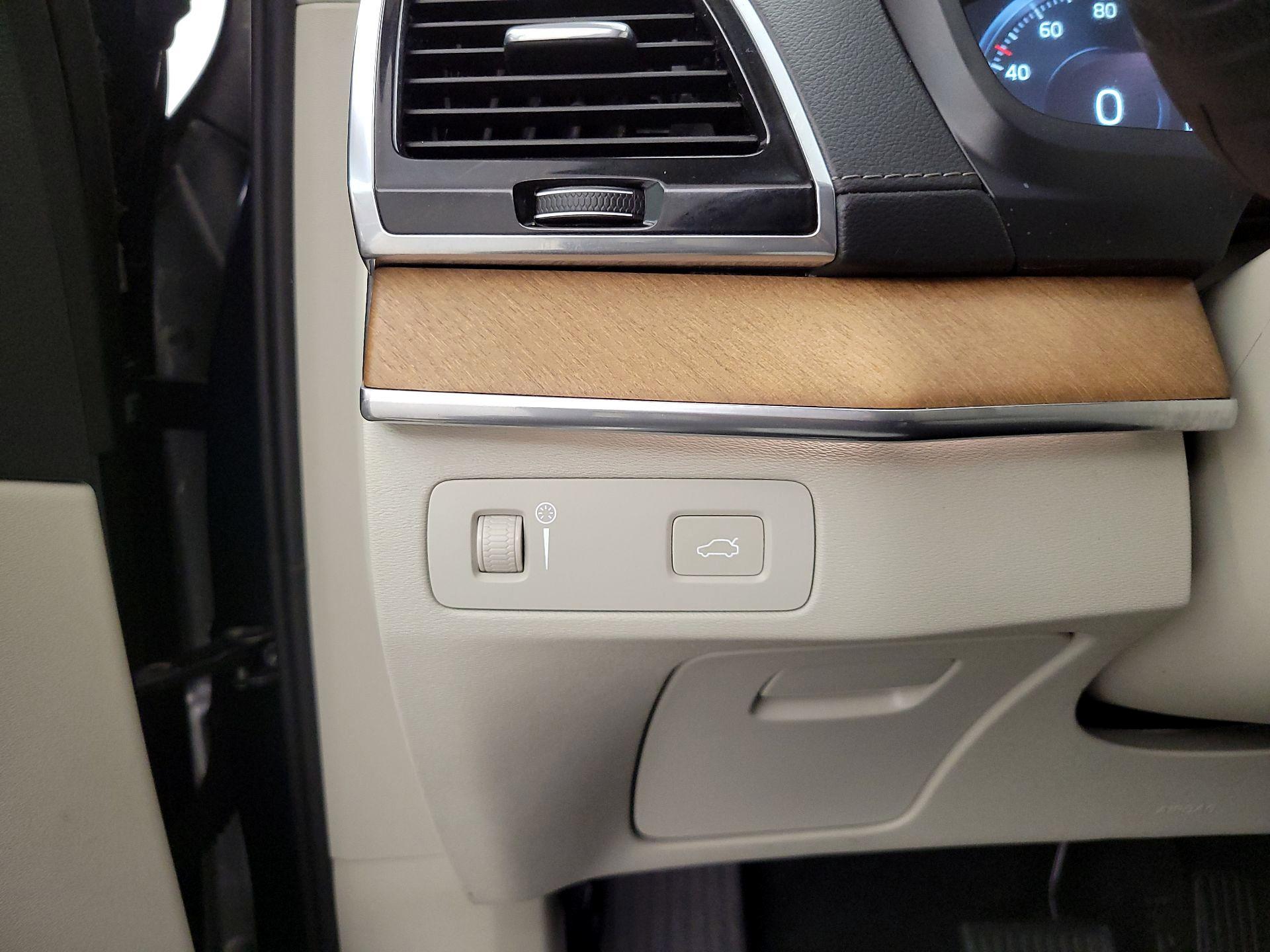 Thumbnail: 2019 Volvo XC90 - 13