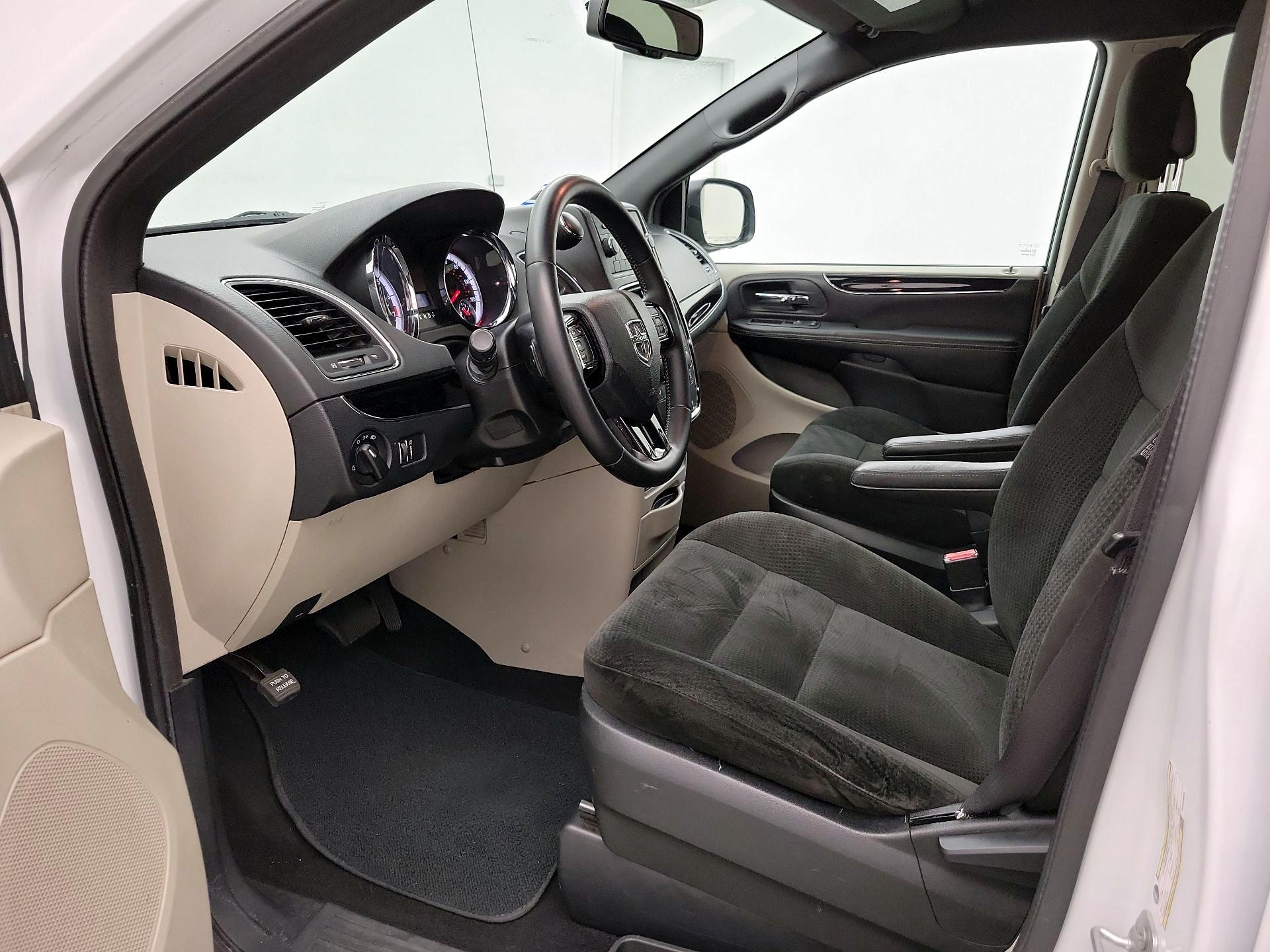 Thumbnail: 2017 Dodge Grand Caravan - 11