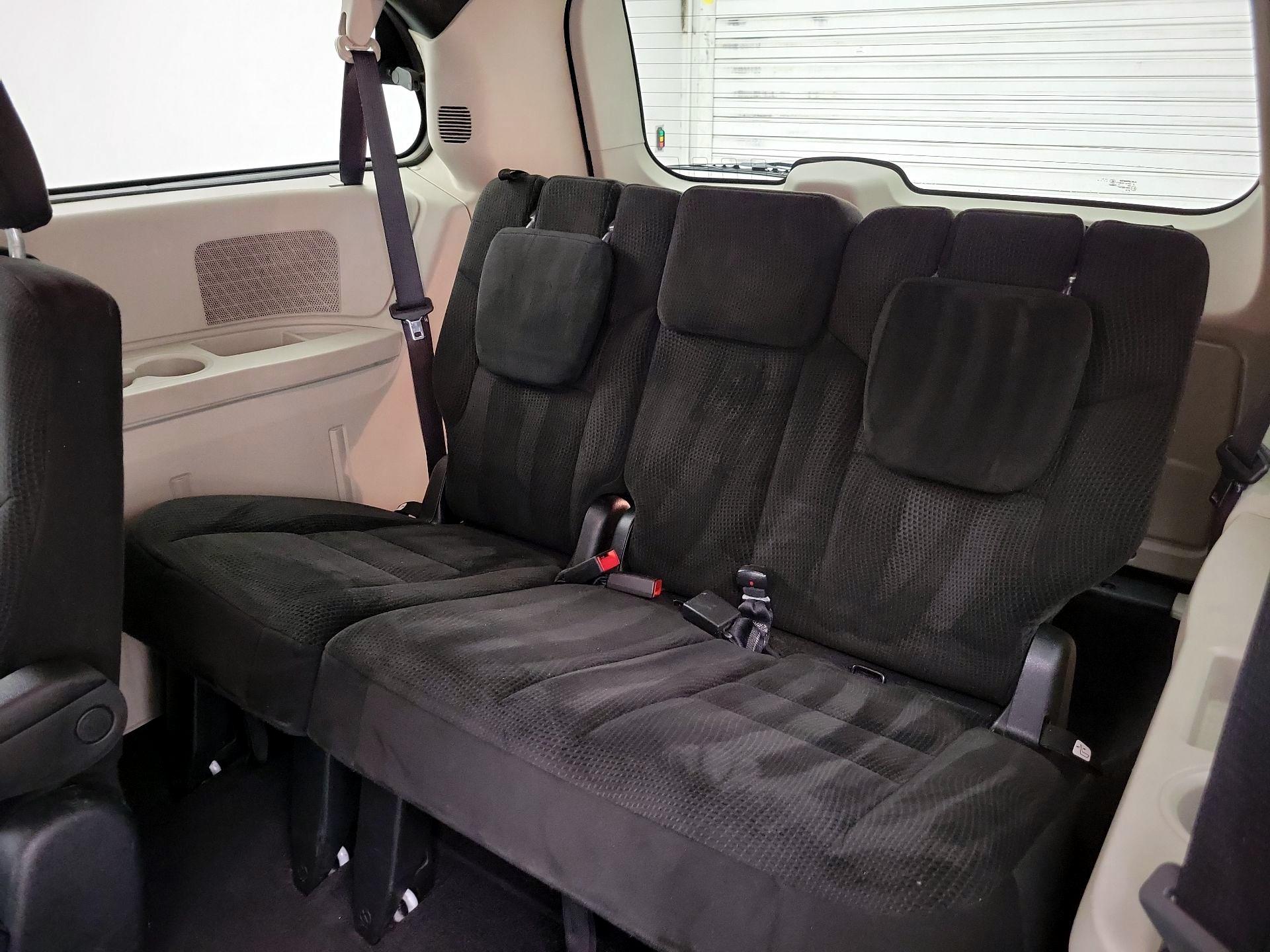 Thumbnail: 2017 Dodge Grand Caravan - 19