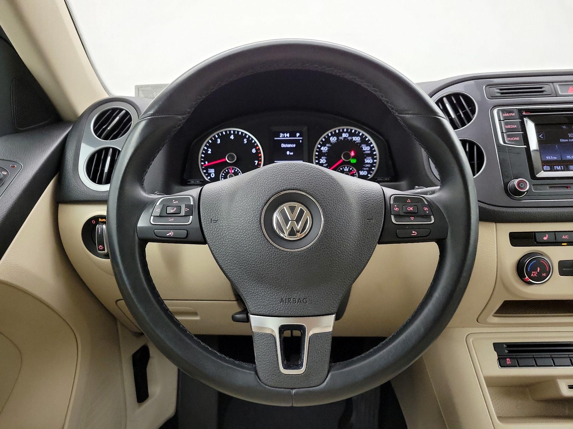Thumbnail: 2016 Volkswagen Tiguan - 10