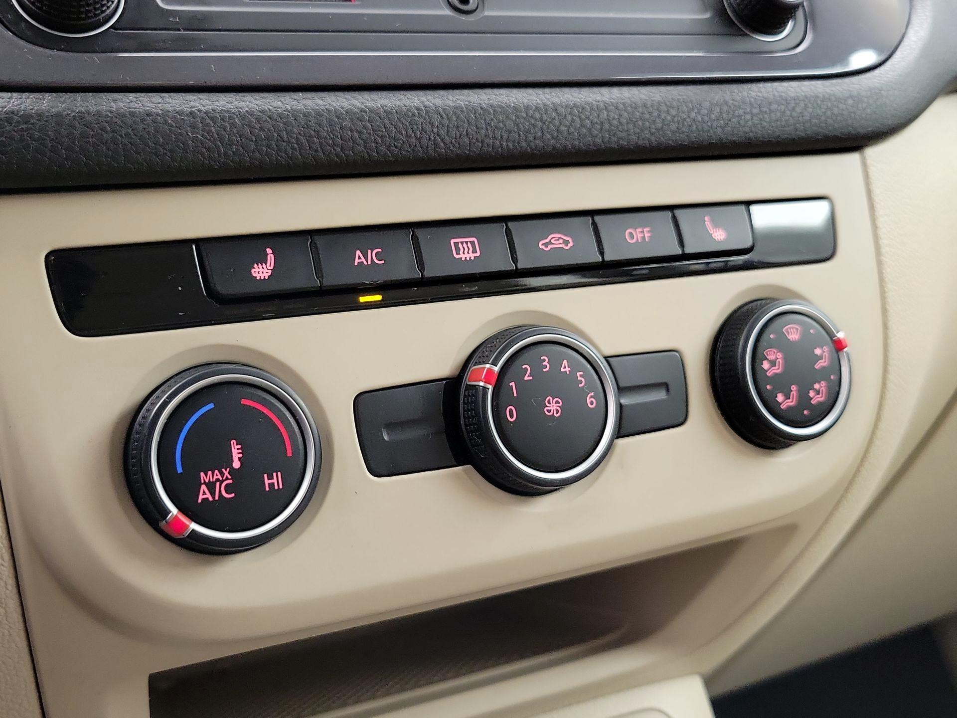 Thumbnail: 2016 Volkswagen Tiguan - 16