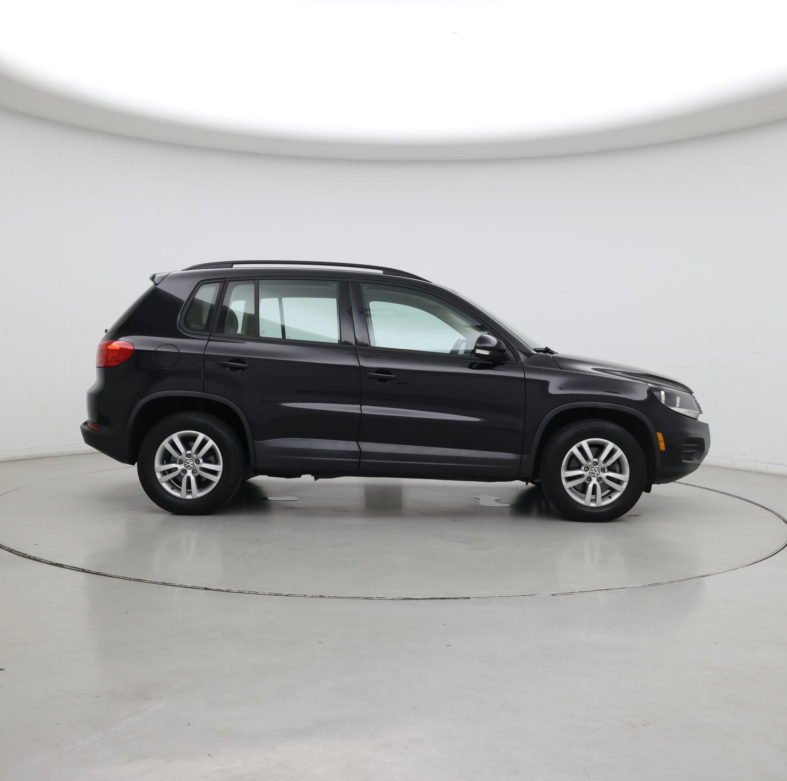 Thumbnail: 2016 Volkswagen Tiguan - 7
