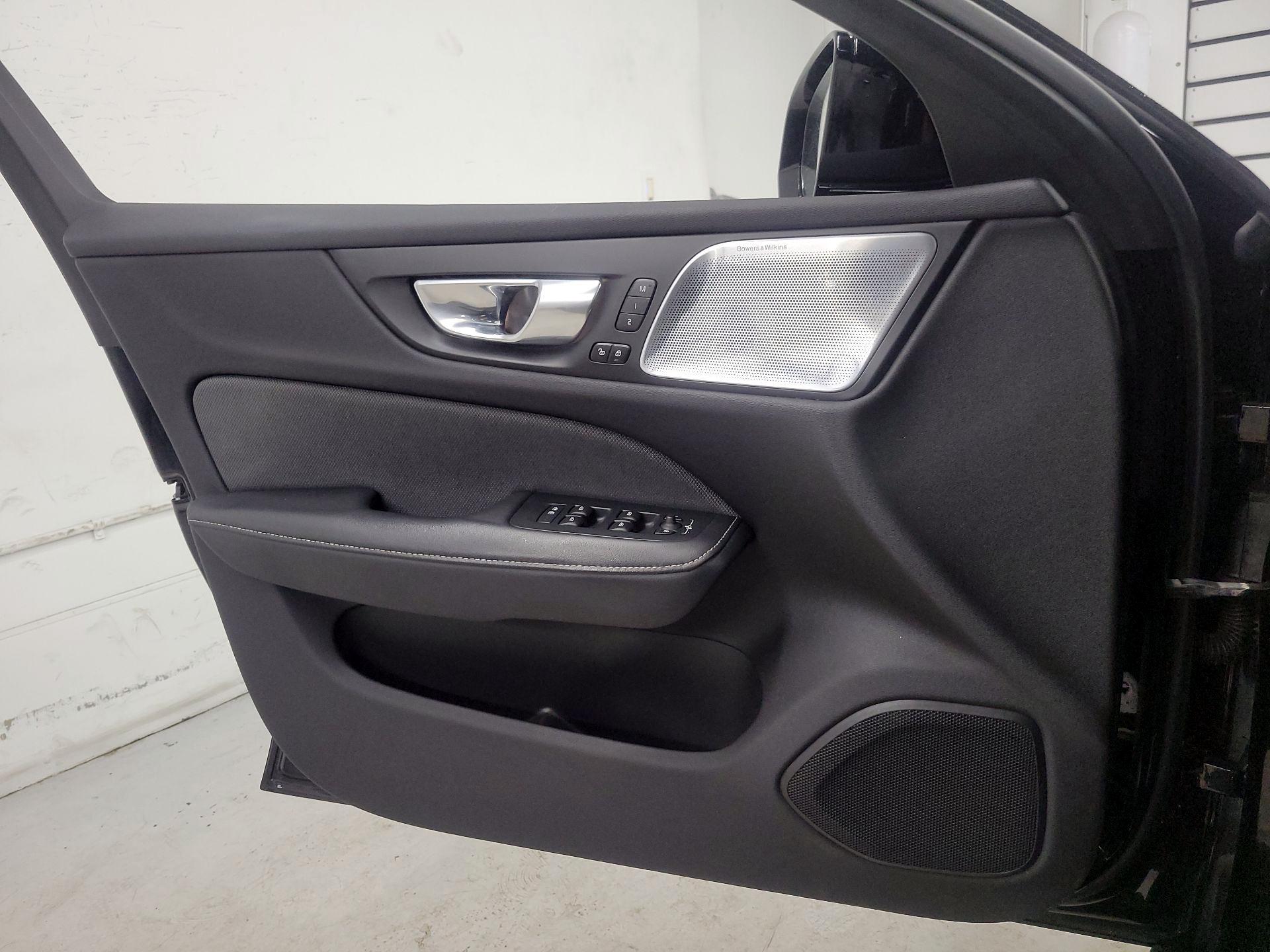 Thumbnail: 2021 Volvo V60 - 12