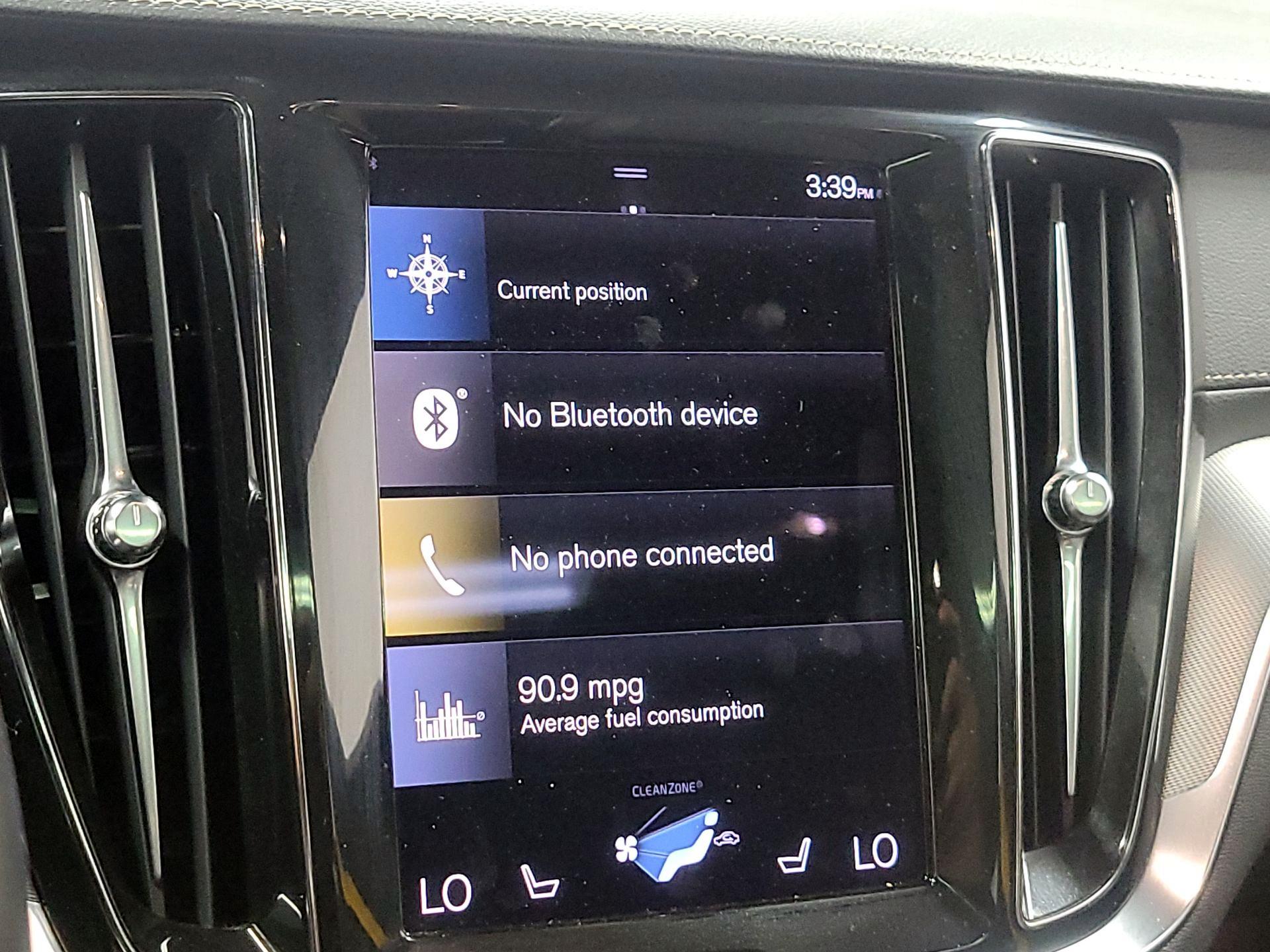 Thumbnail: 2021 Volvo V60 - 14